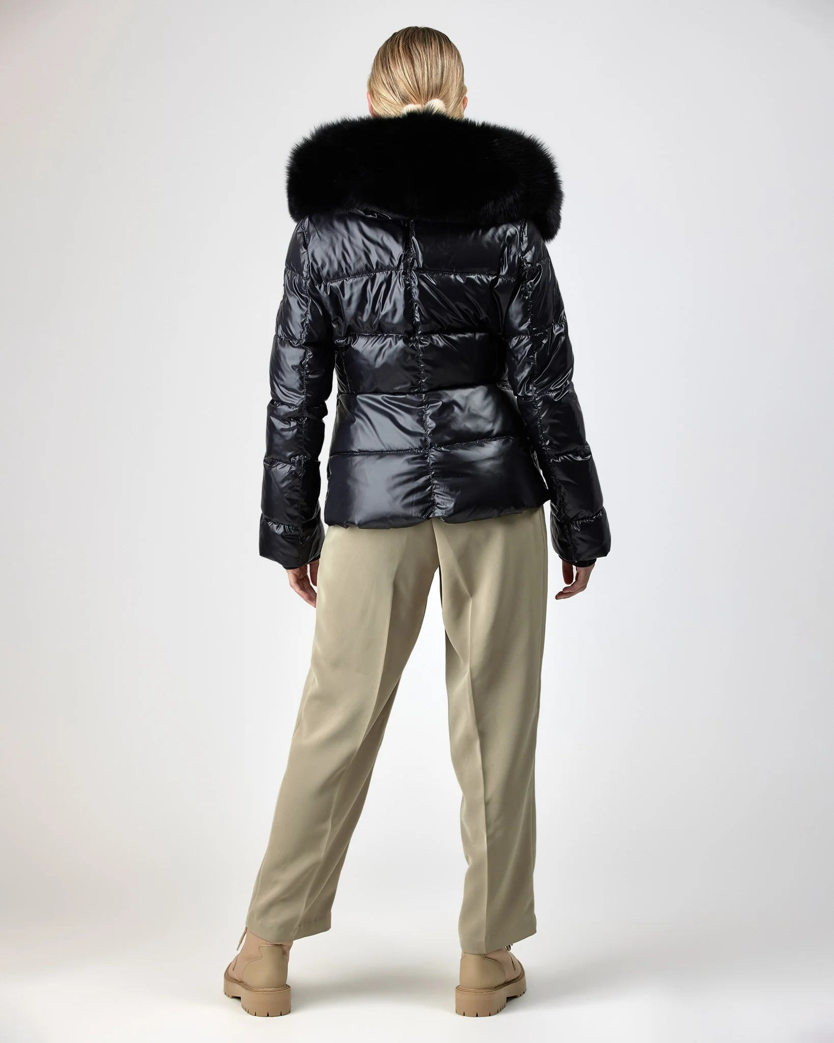 Après-Ski Jacket With Detachable Fox Hood Trim - Image 4