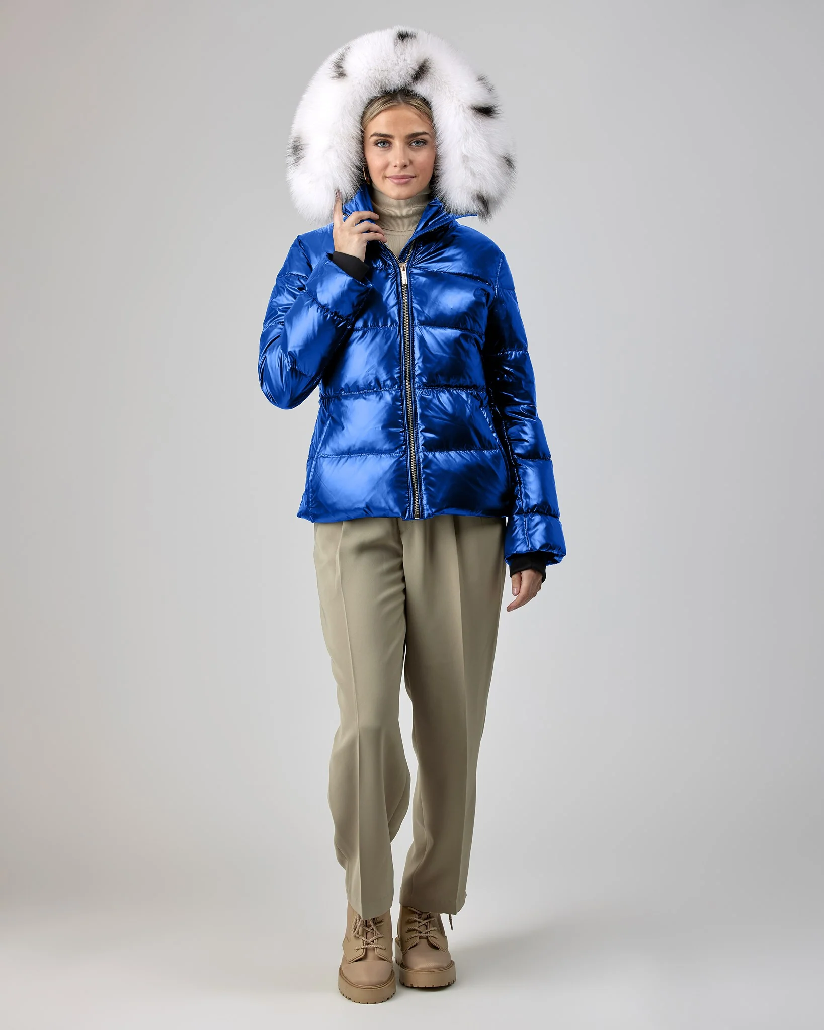 Après-Ski Jacket With Detachable Fox Hood Trim - Image 5