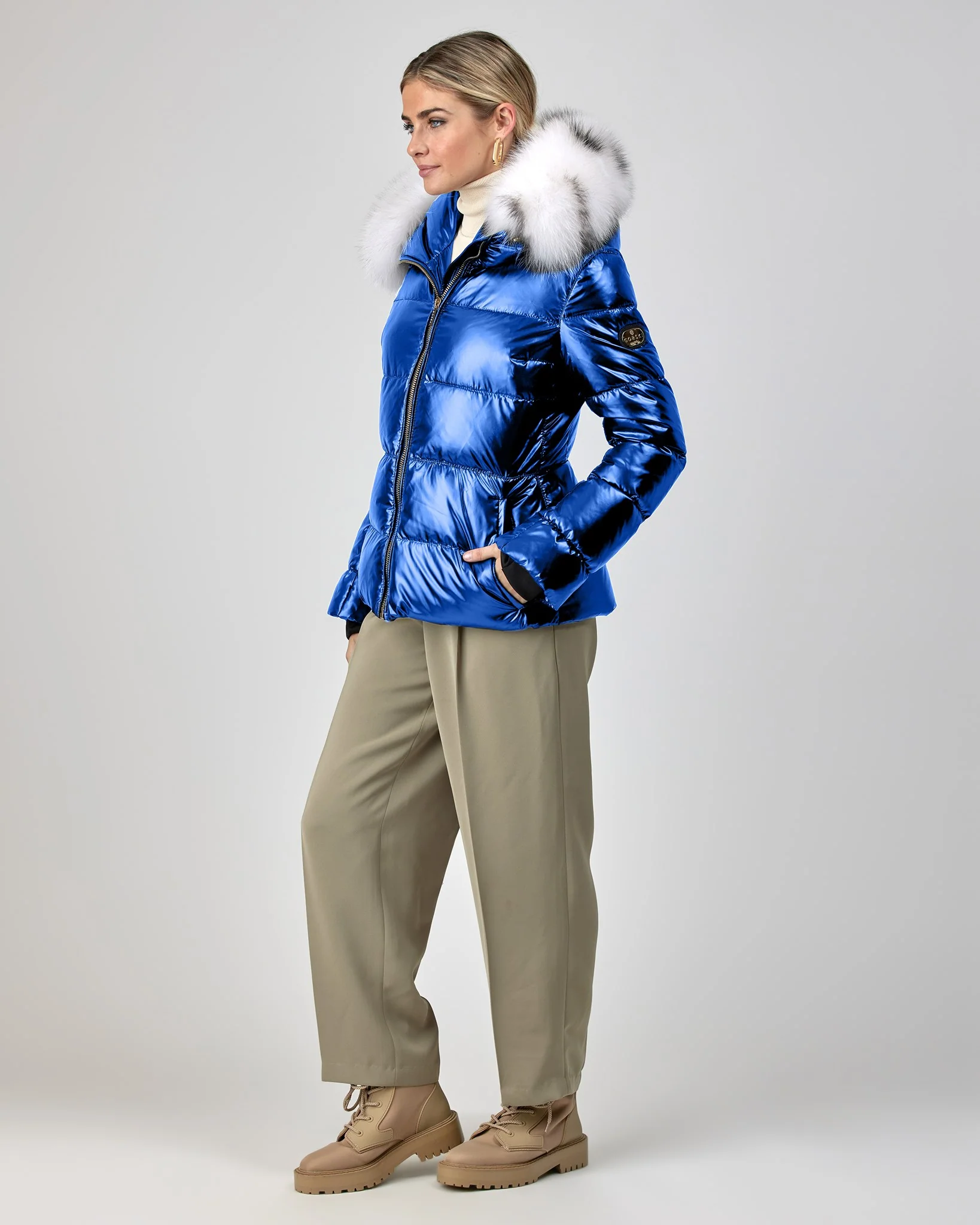 Après-Ski Jacket With Detachable Fox Hood Trim - Image 6