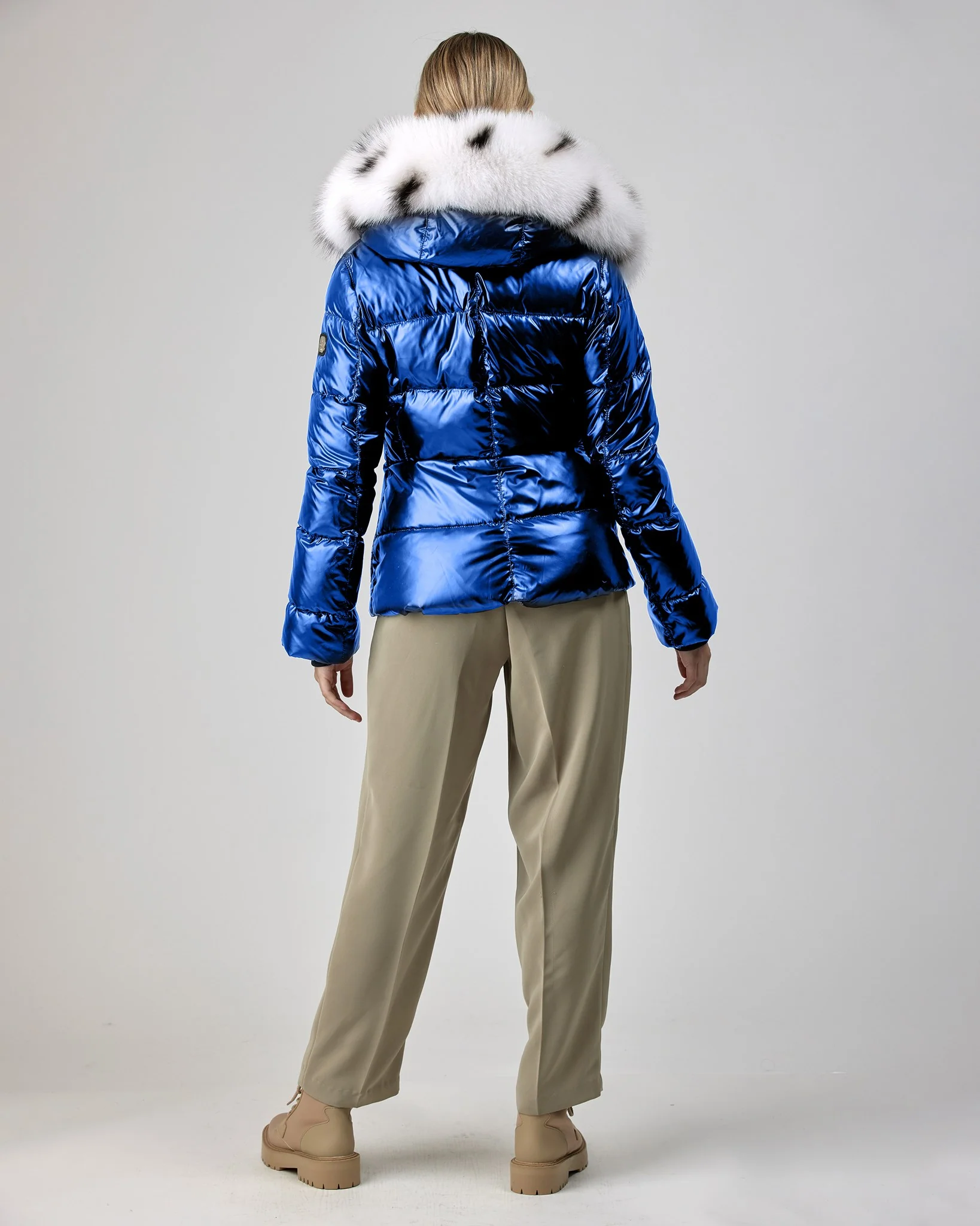 Après-Ski Jacket With Detachable Fox Hood Trim - Image 7