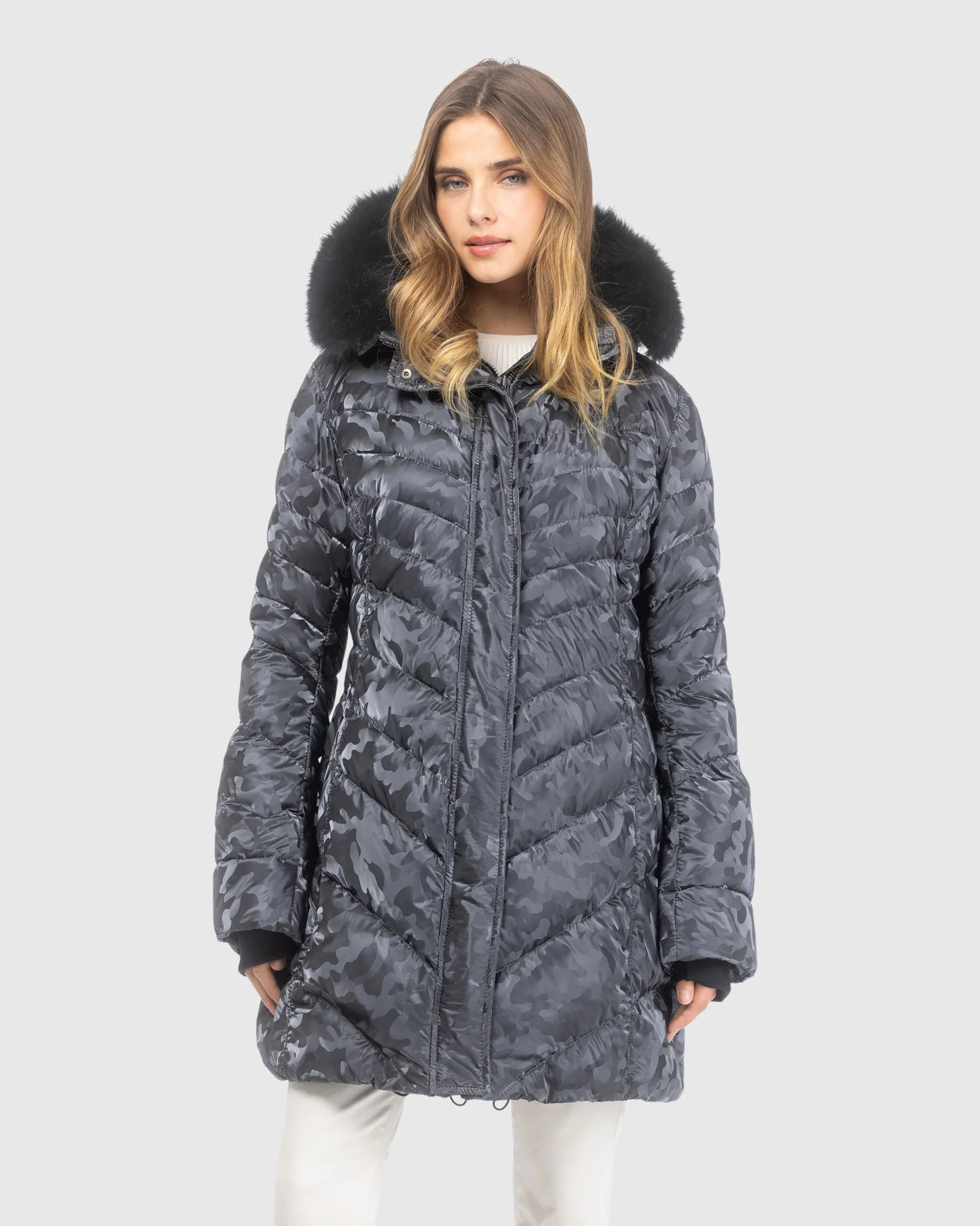 APRES-SKI JACKET WITH DETACHABLE TOSCANA LAMB HOOD TRIM - Image 2