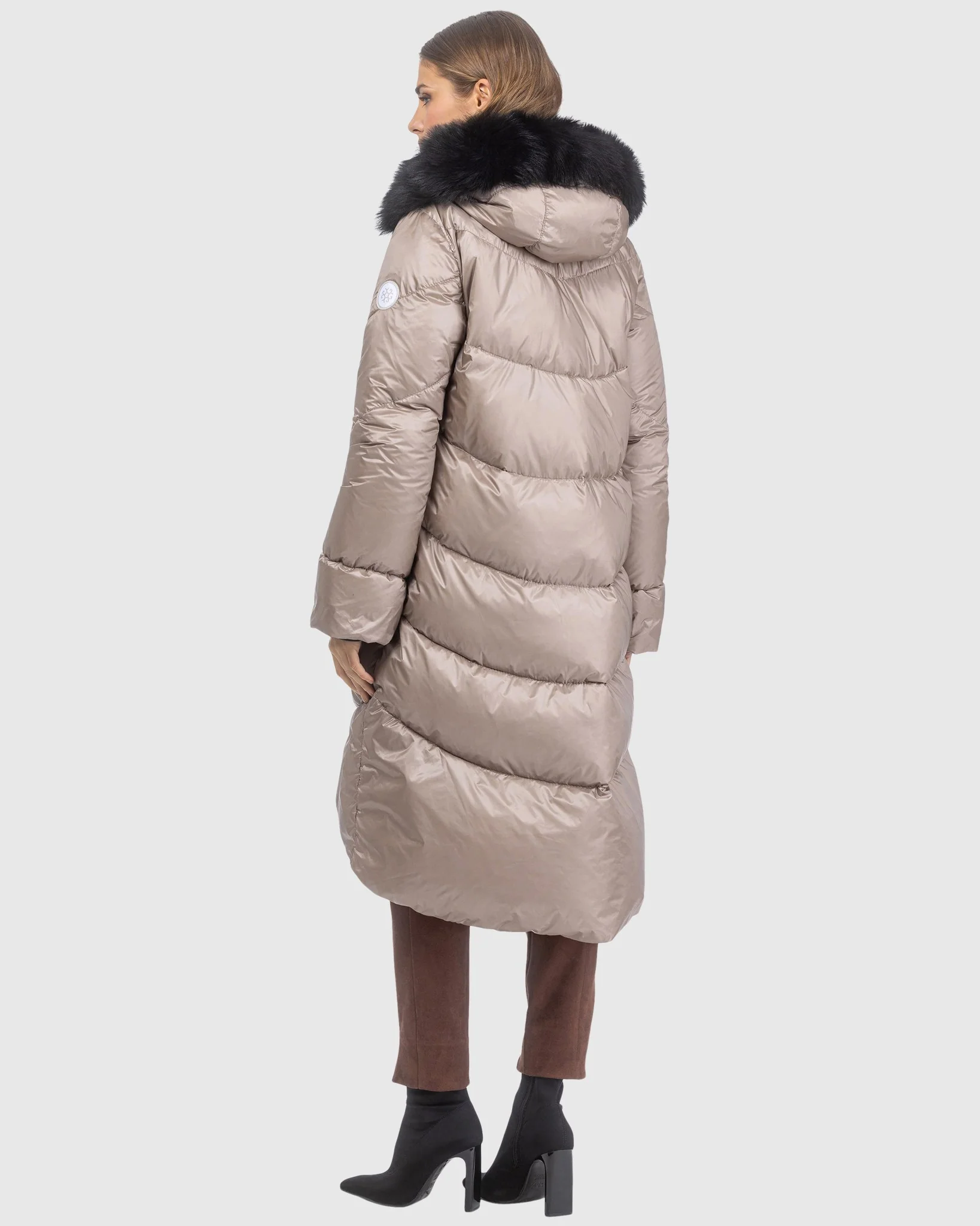 APRES-SKI JACKET WITH DETACHABLE TOSCANA LAMB HOOD TRIM - Image 15