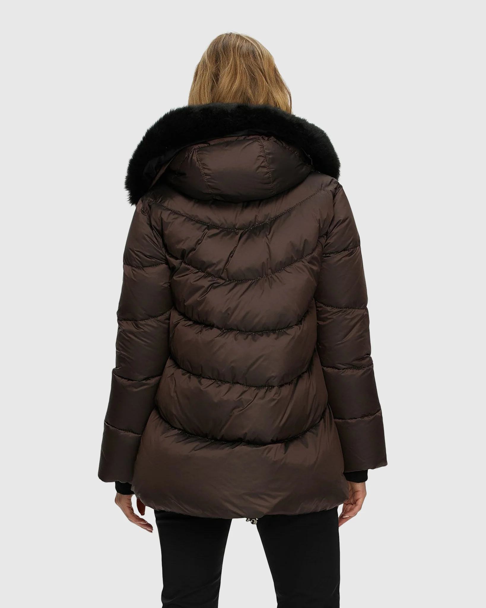 Après-Ski Jacket With Detachable Toscana Shearling Lamb Hood Trim - Image 4