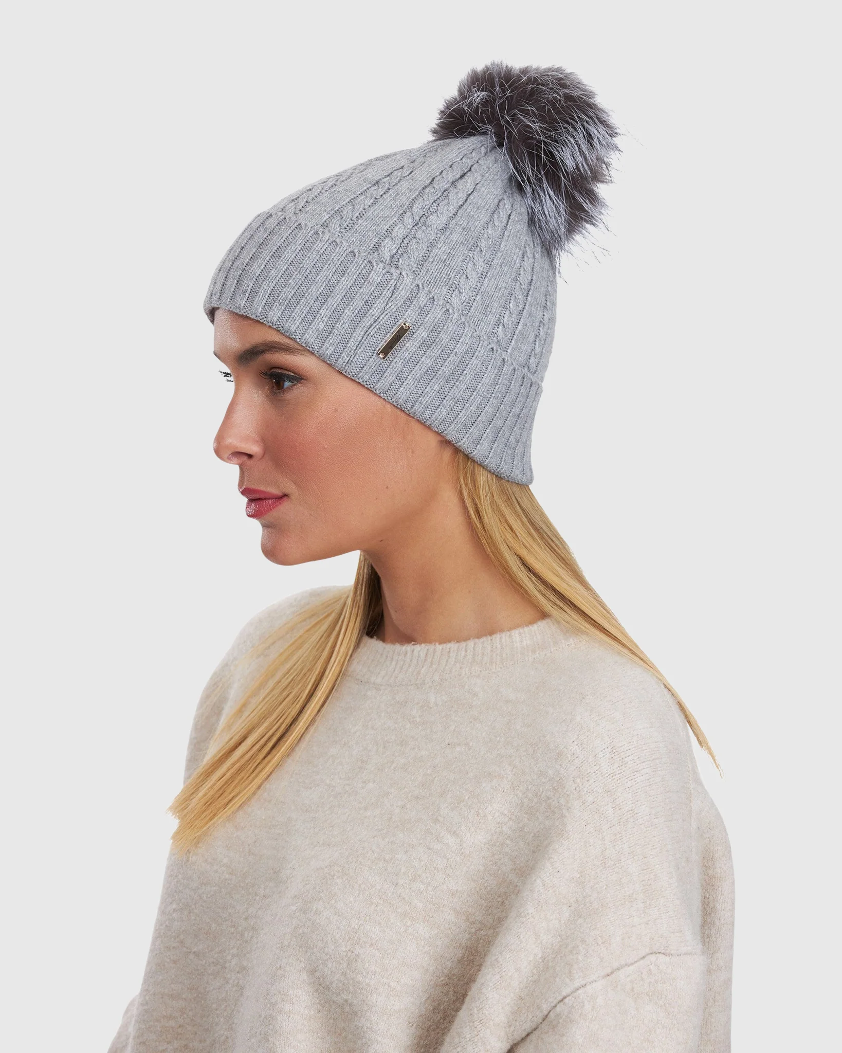 KNIT HAT WITH SILVER FOX POMPOM - Image 4