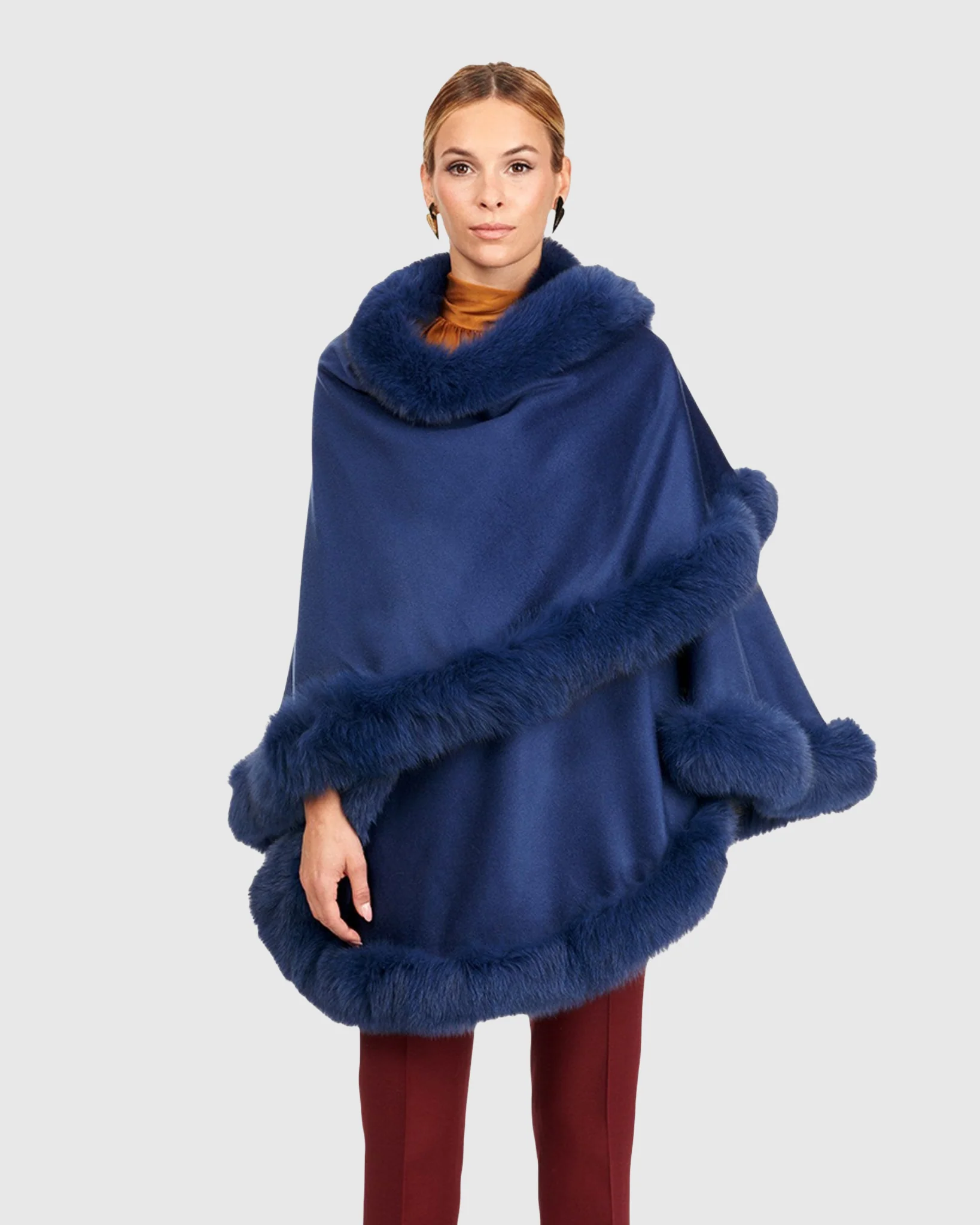 CASHMERE CAPELET WITH FOX TRIM - Image 10