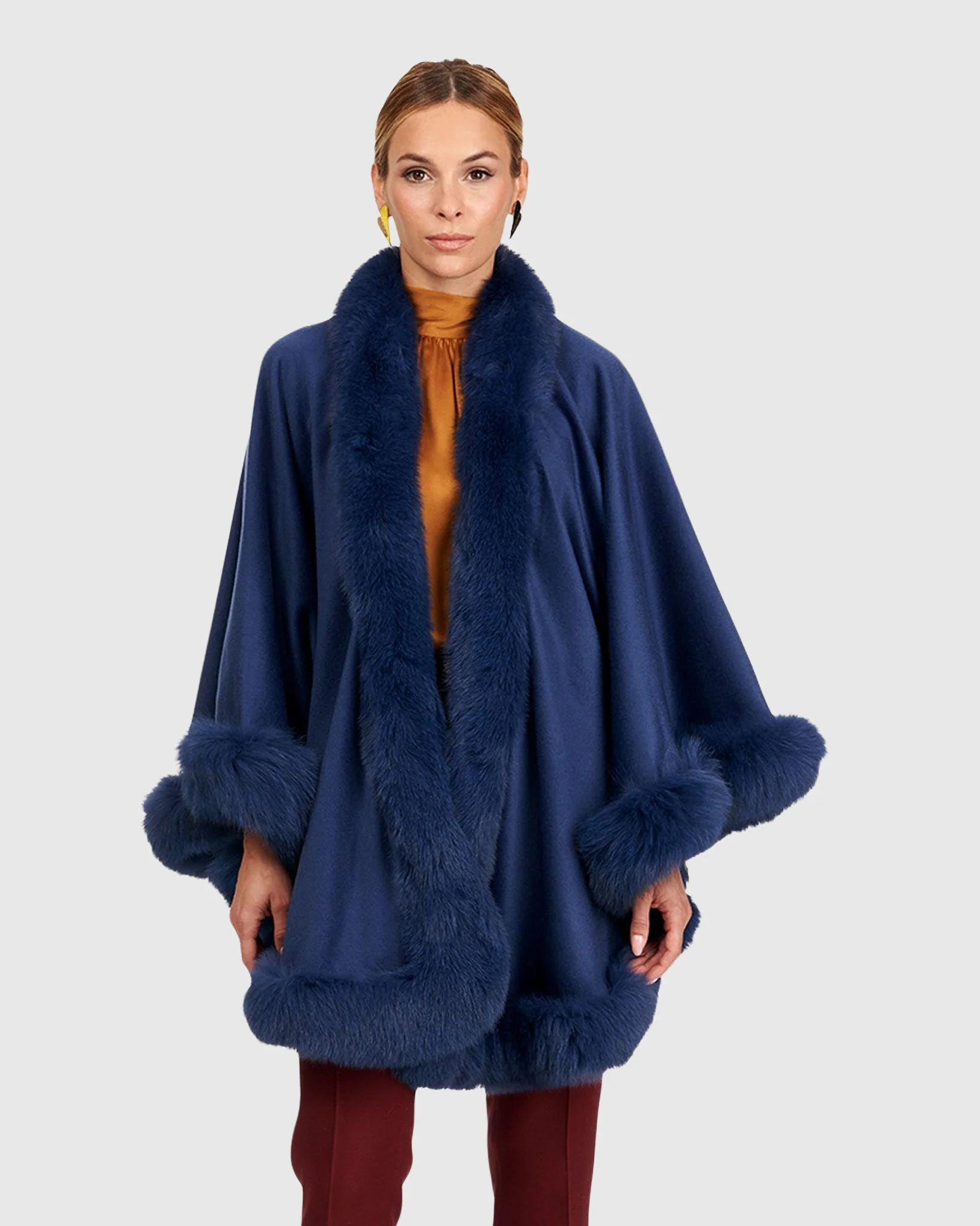 CASHMERE CAPELET WITH FOX TRIM - Image 11