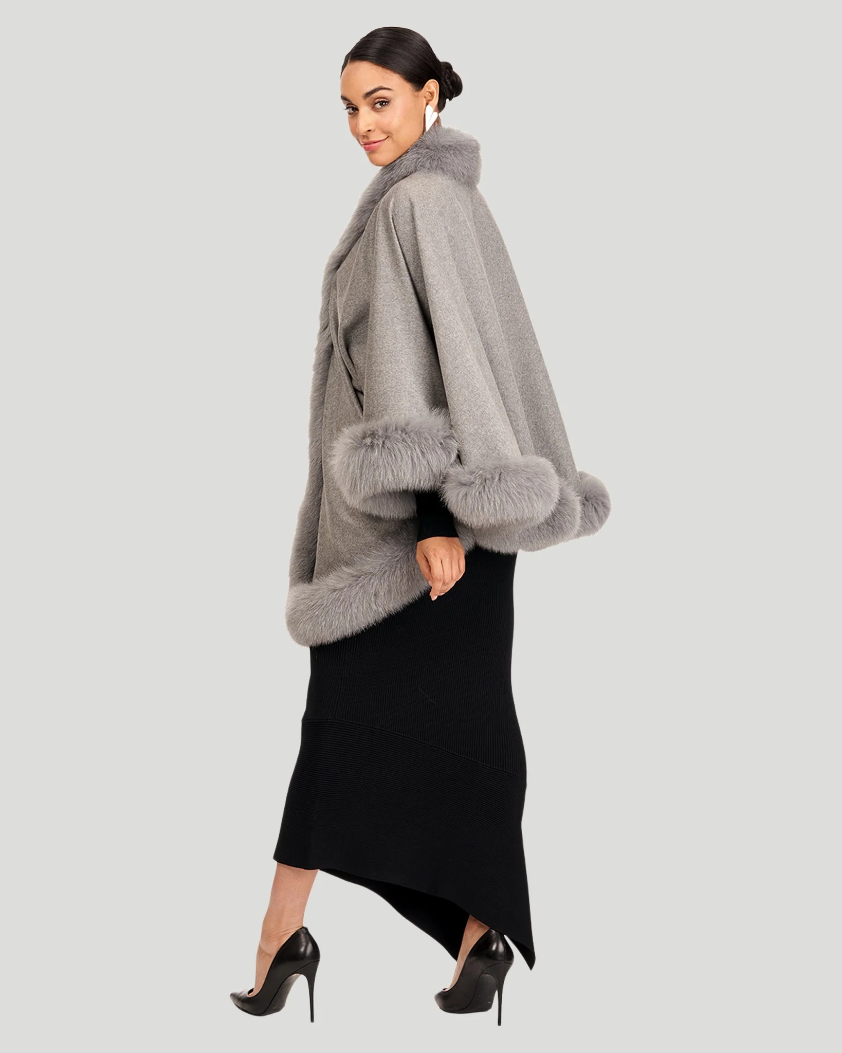 CASHMERE CAPELET WITH FOX TRIM - Image 19