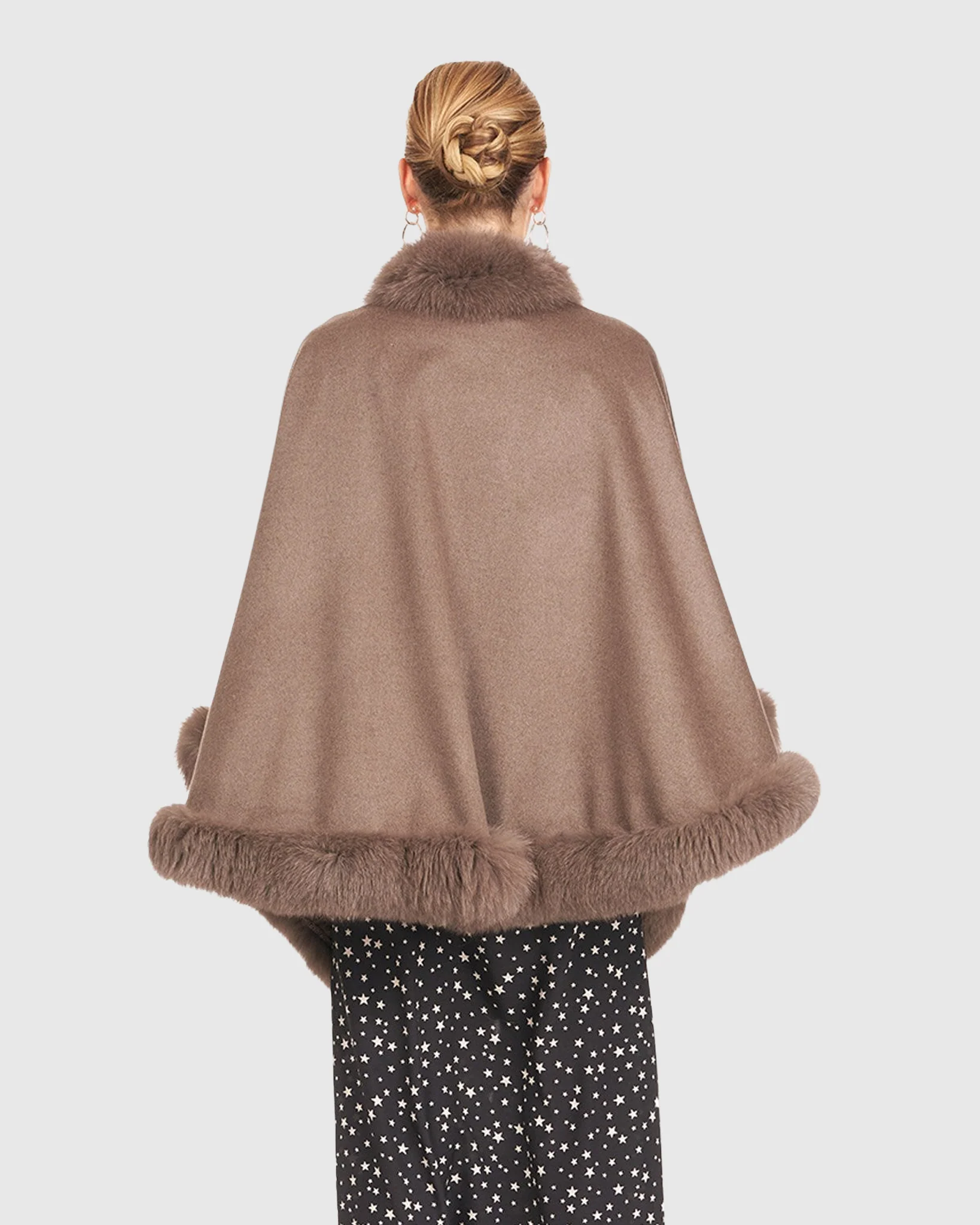 CASHMERE CAPELET WITH FOX TRIM - Image 23