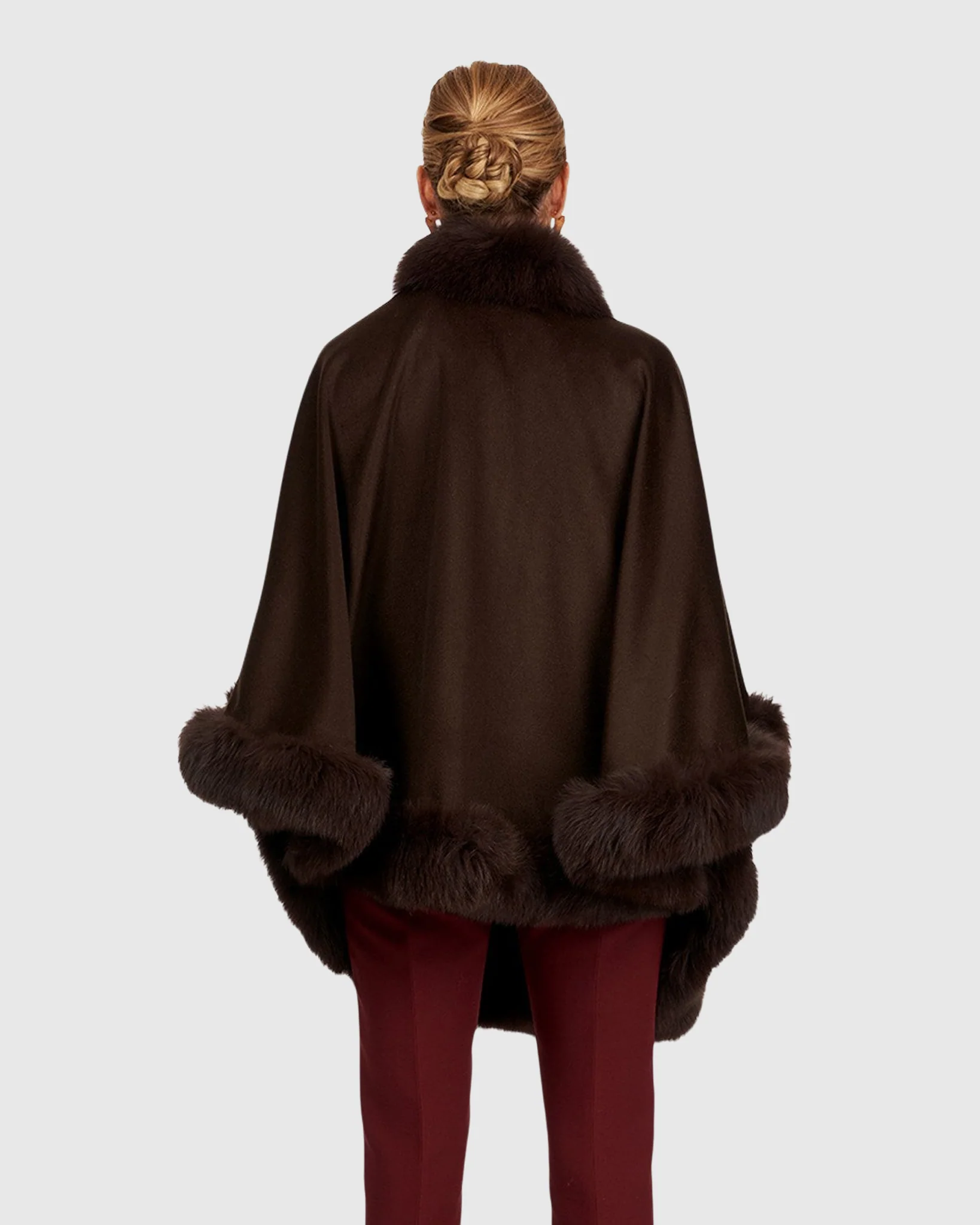 CASHMERE CAPELET WITH FOX TRIM - Image 26