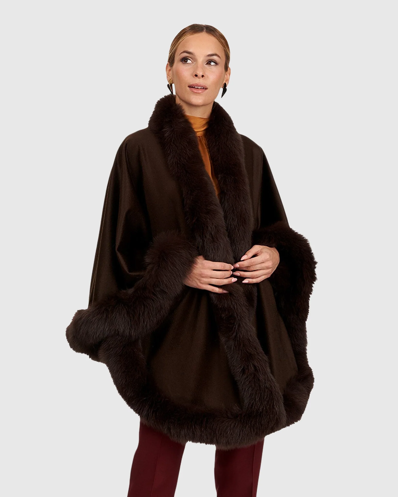 CASHMERE CAPELET WITH FOX TRIM - Image 27