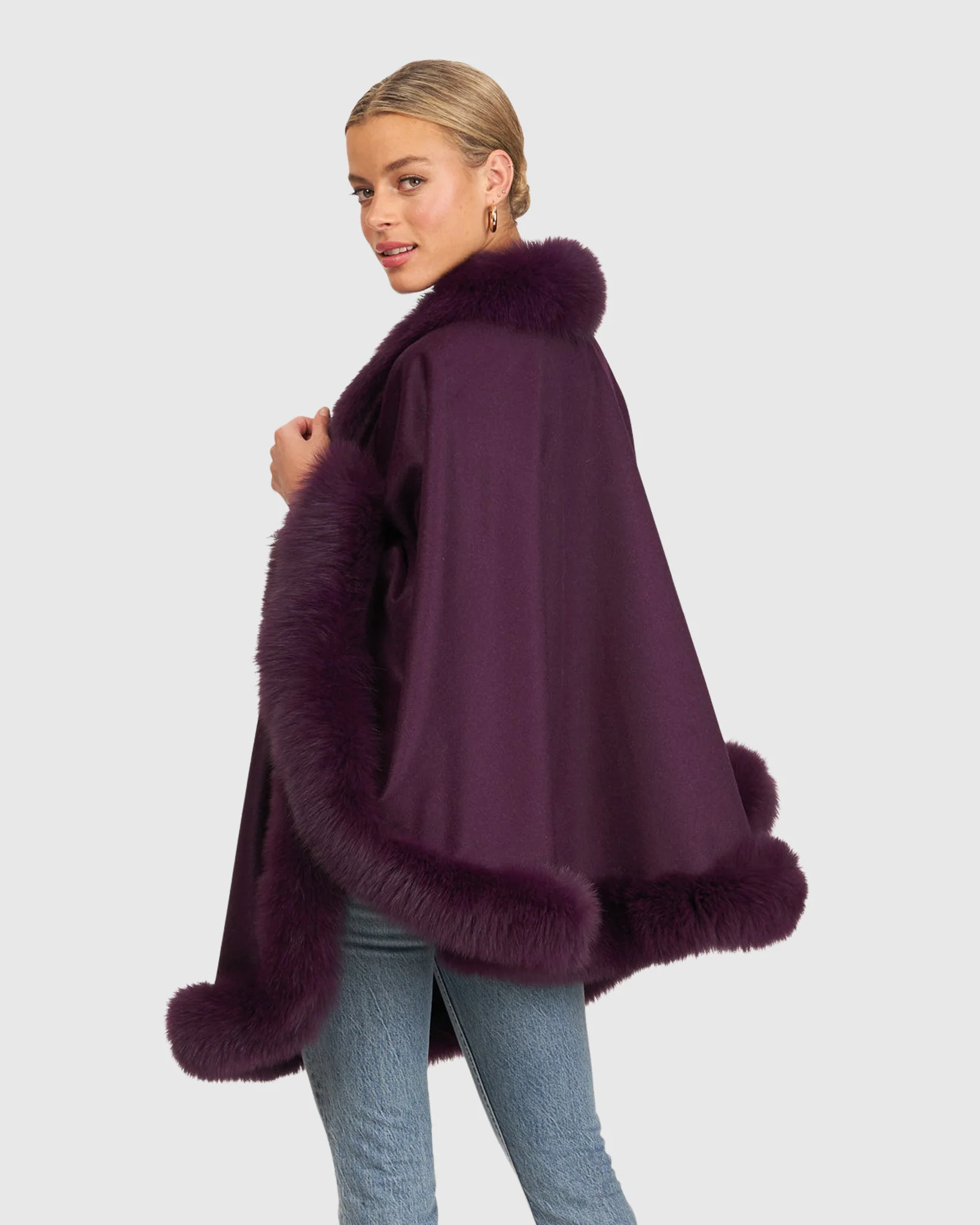 CASHMERE CAPELET WITH FOX TRIM - Image 32