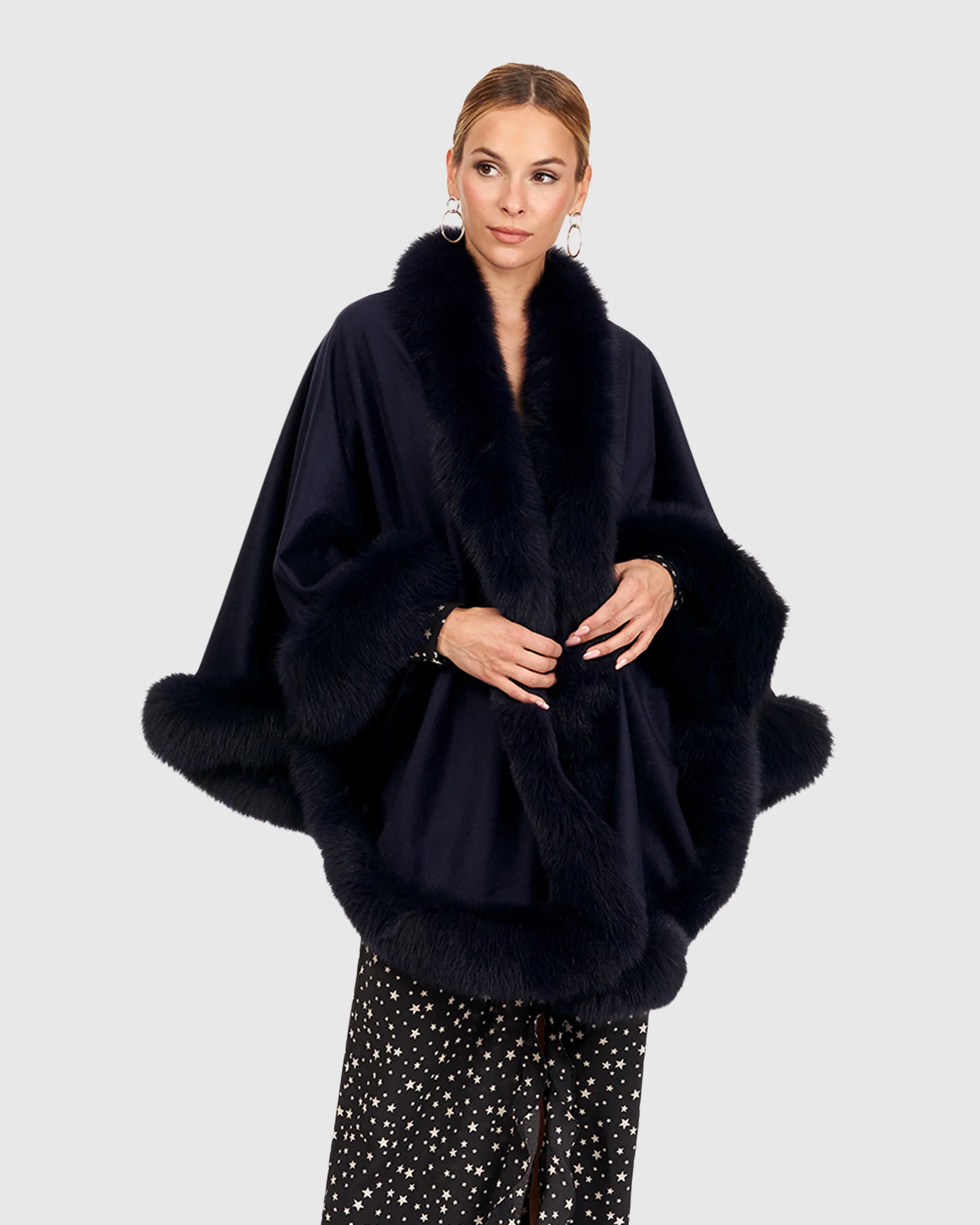 CASHMERE CAPELET WITH FOX TRIM - Image 33