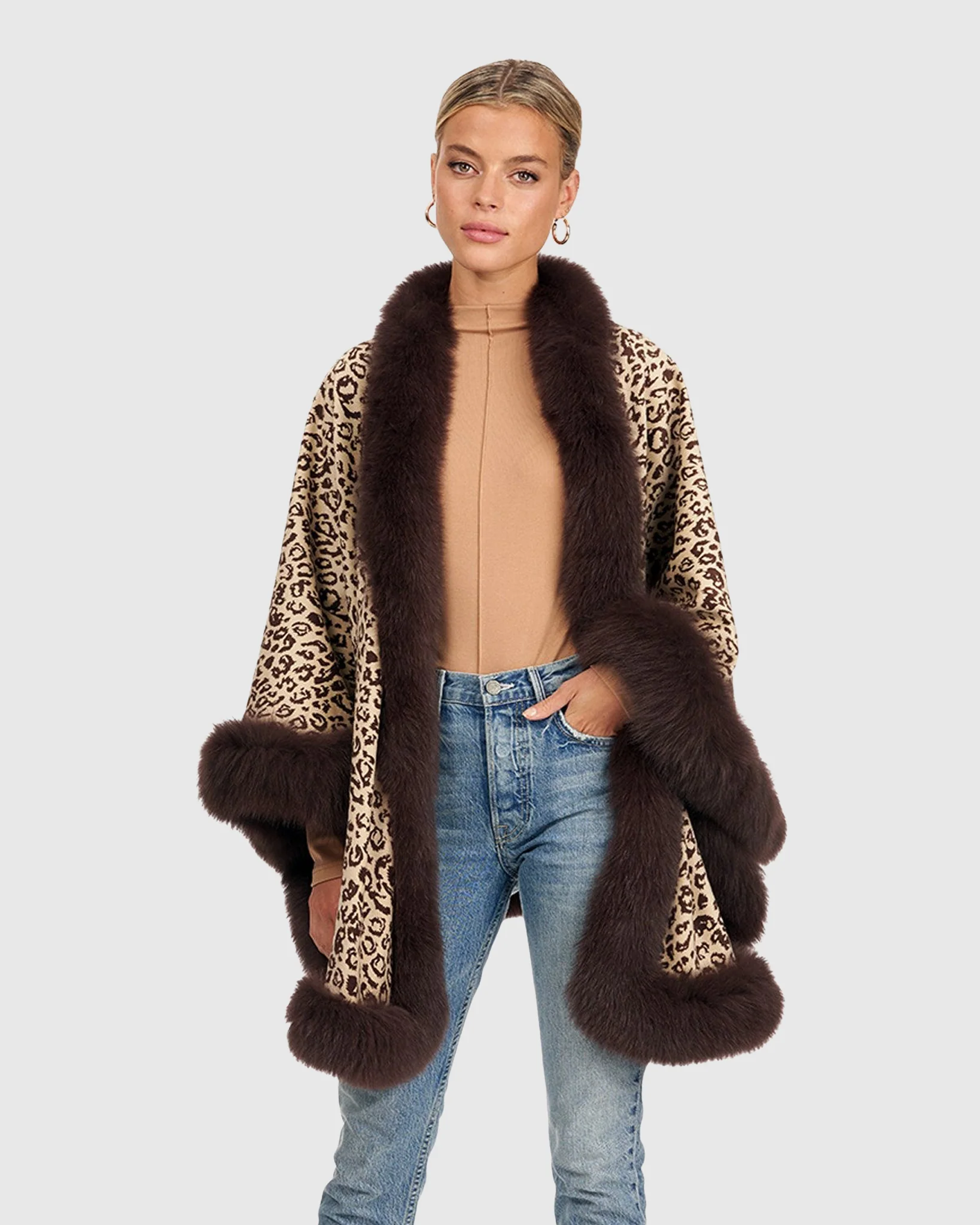 CASHMERE CAPELET WITH FOX TRIM - Image 5