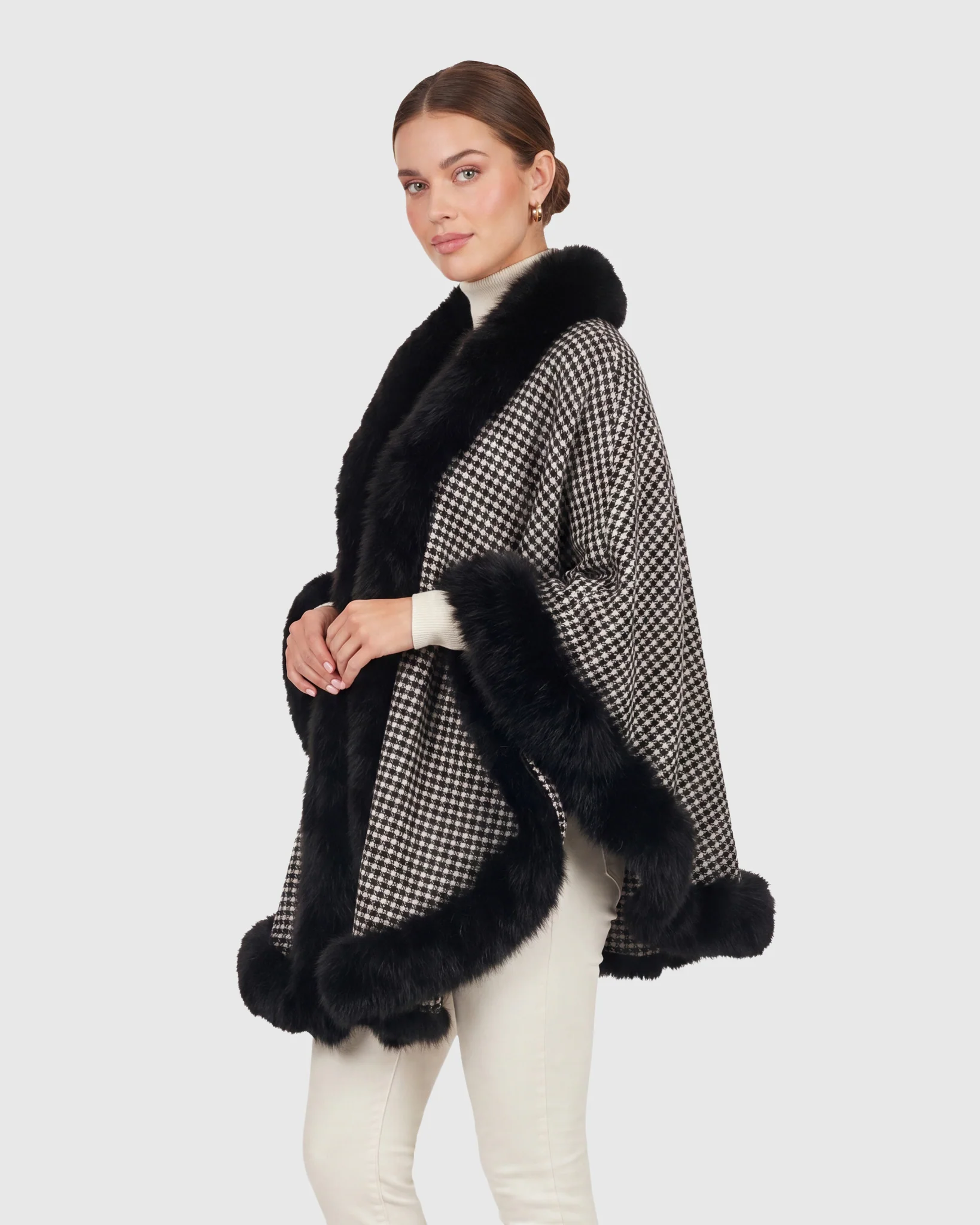 CASHMERE CAPELET WITH FOX TRIM - Image 53