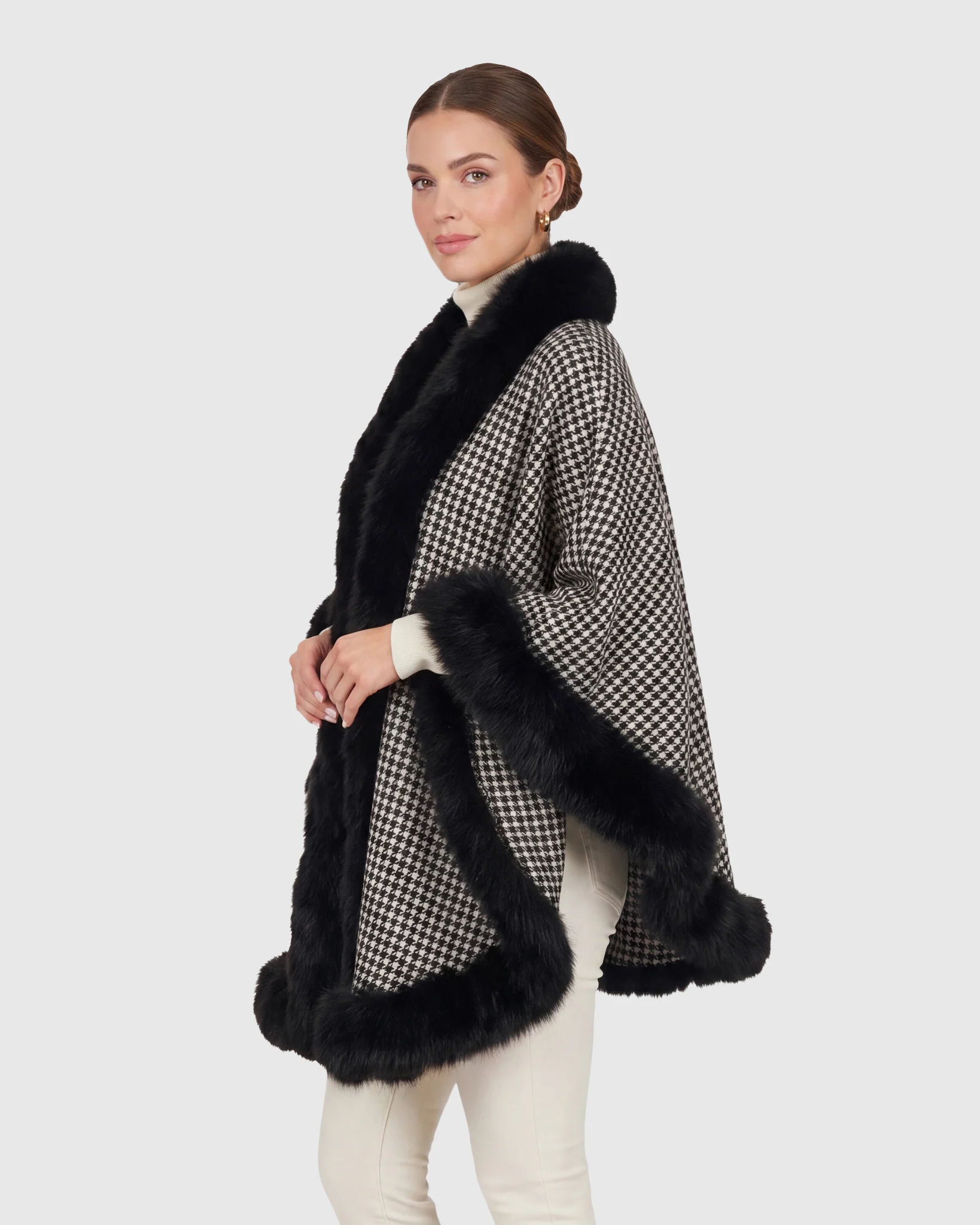 CASHMERE CAPELET WITH FOX TRIM - Image 54