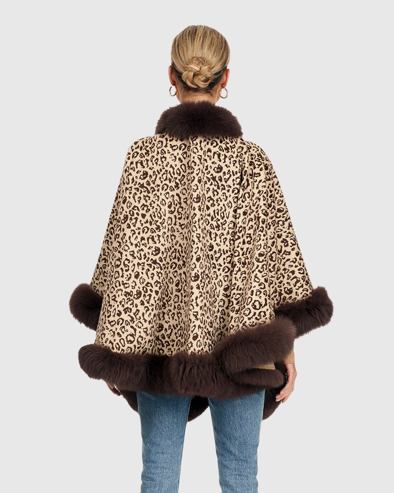 CASHMERE CAPELET WITH FOX TRIM - Image 7