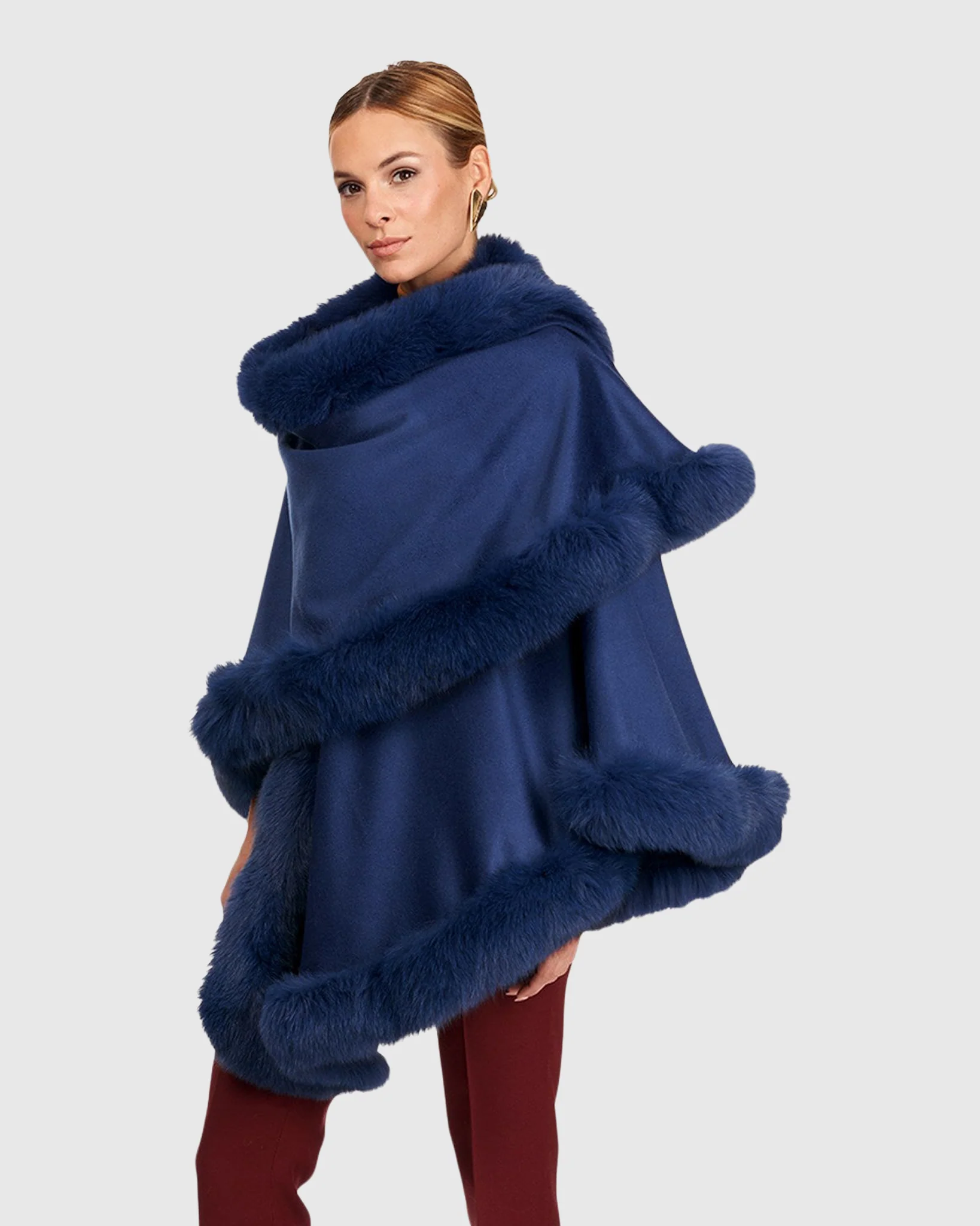 CASHMERE CAPELET WITH FOX TRIM - Image 8
