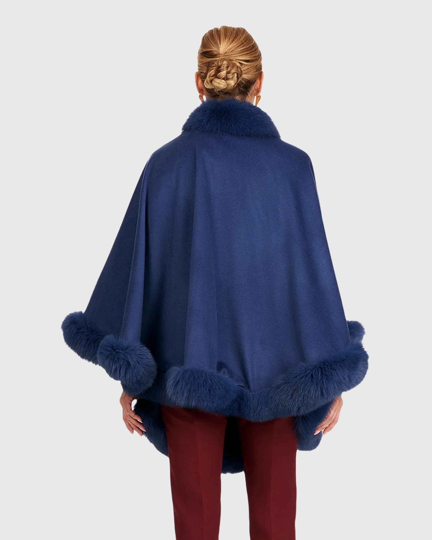 CASHMERE CAPELET WITH FOX TRIM - Image 9