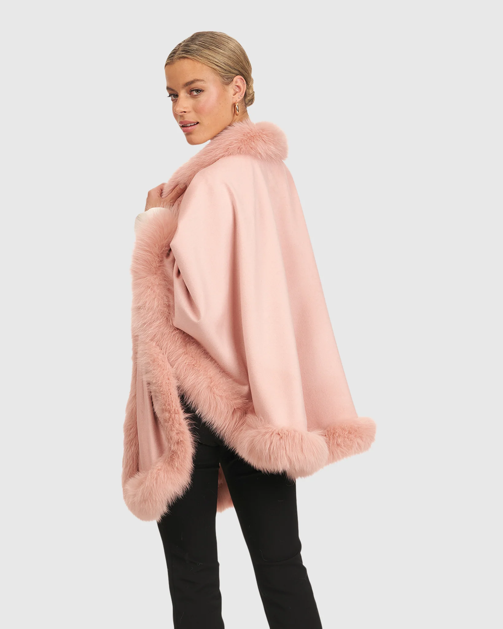 CASHMERE CAPELET WITH SHADOW FOX TRIM - Image 17