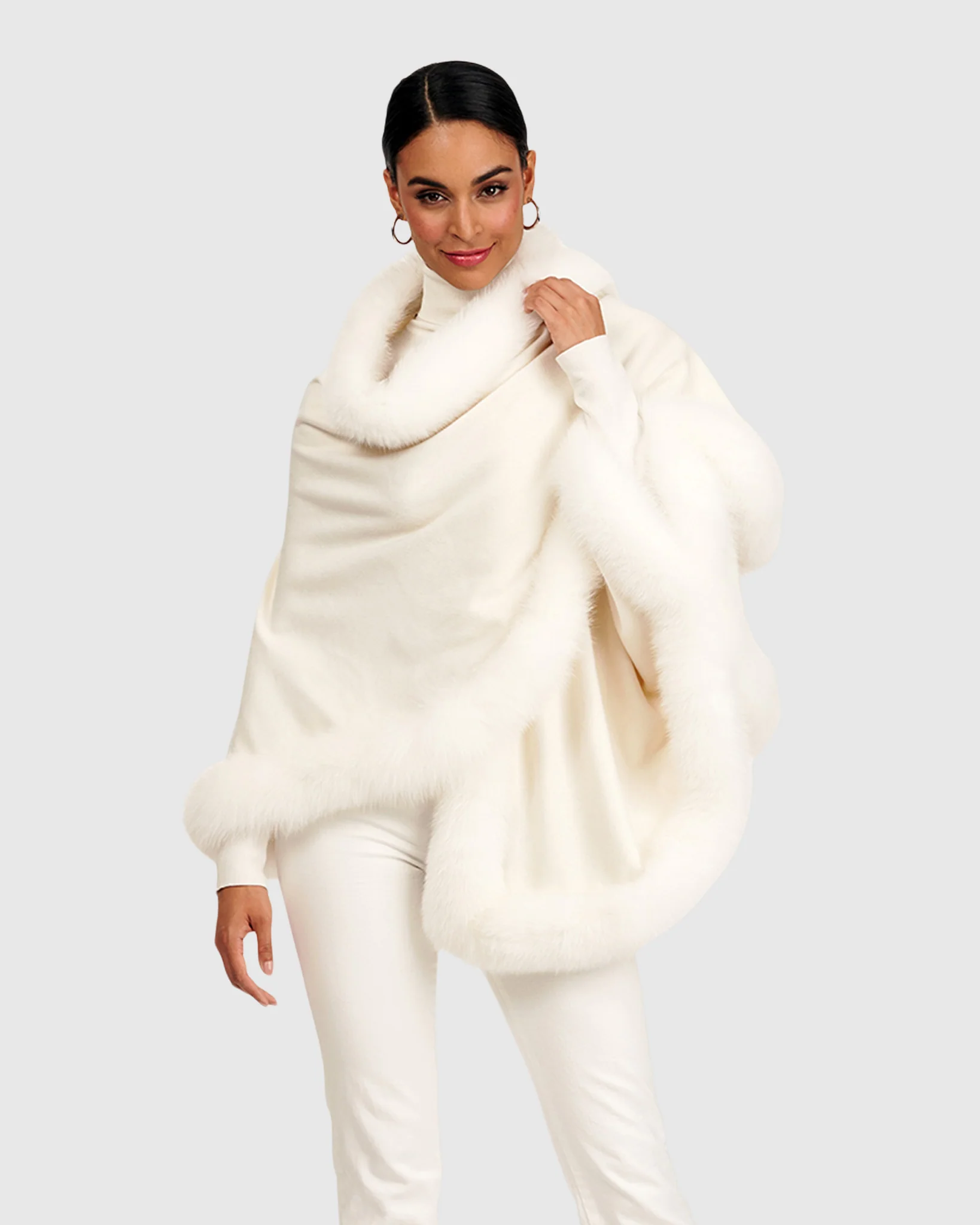 CASHMERE CAPELET WITH SHADOW FOX TRIM - Image 2
