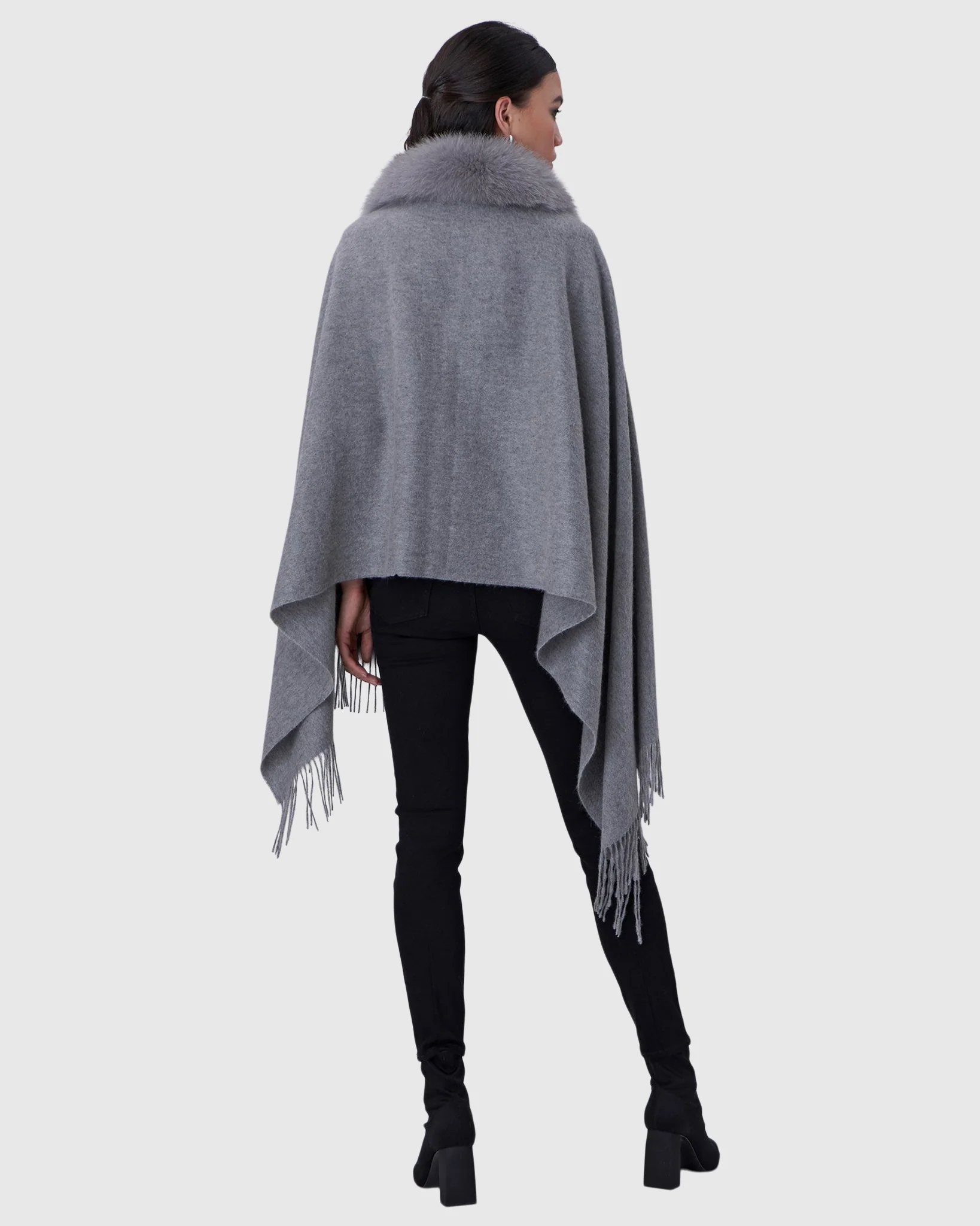 CASHMERE STOLE WITH FOX TRIM - Image 4
