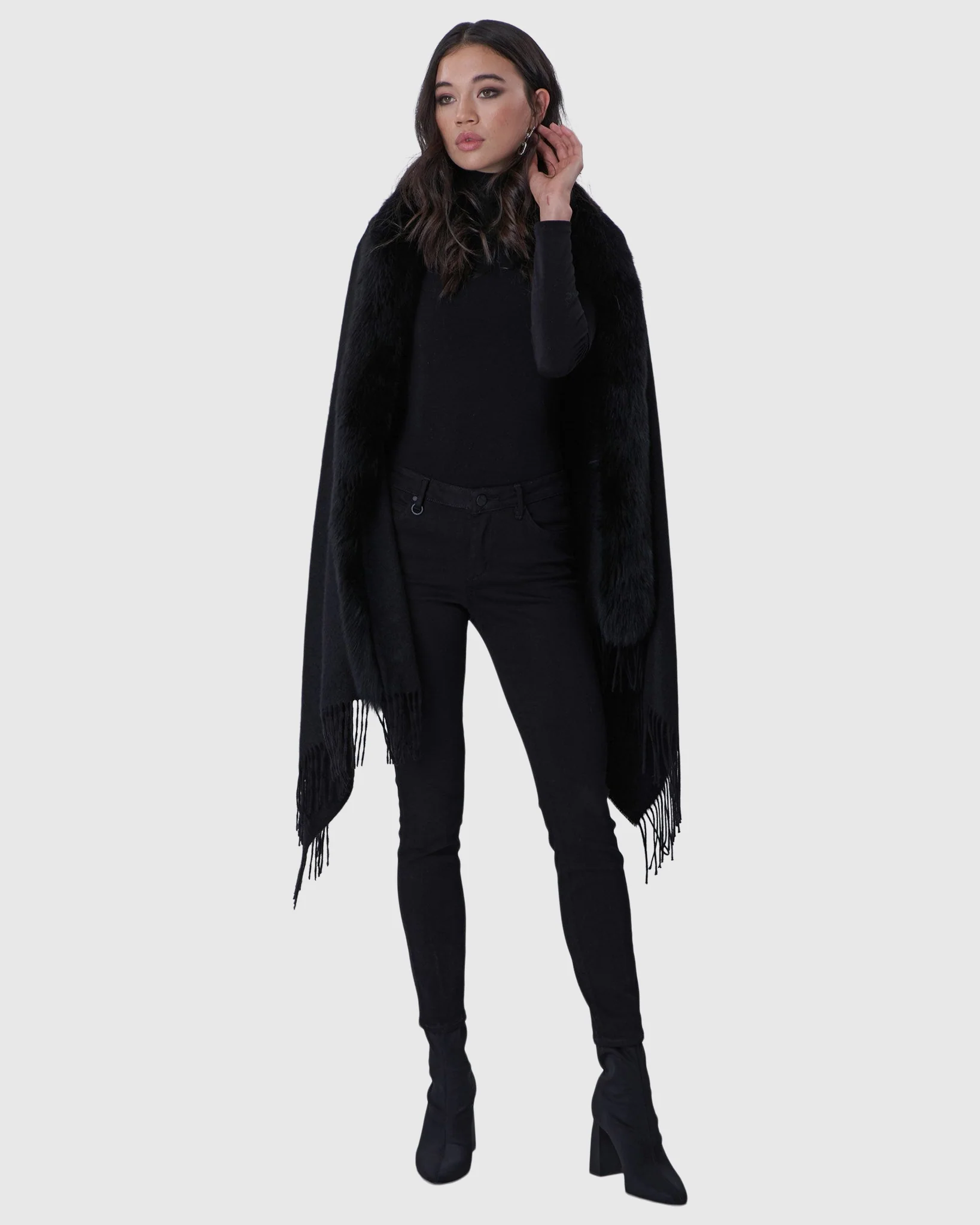 CASHMERE STOLE WITH FOX TRIM - Image 7