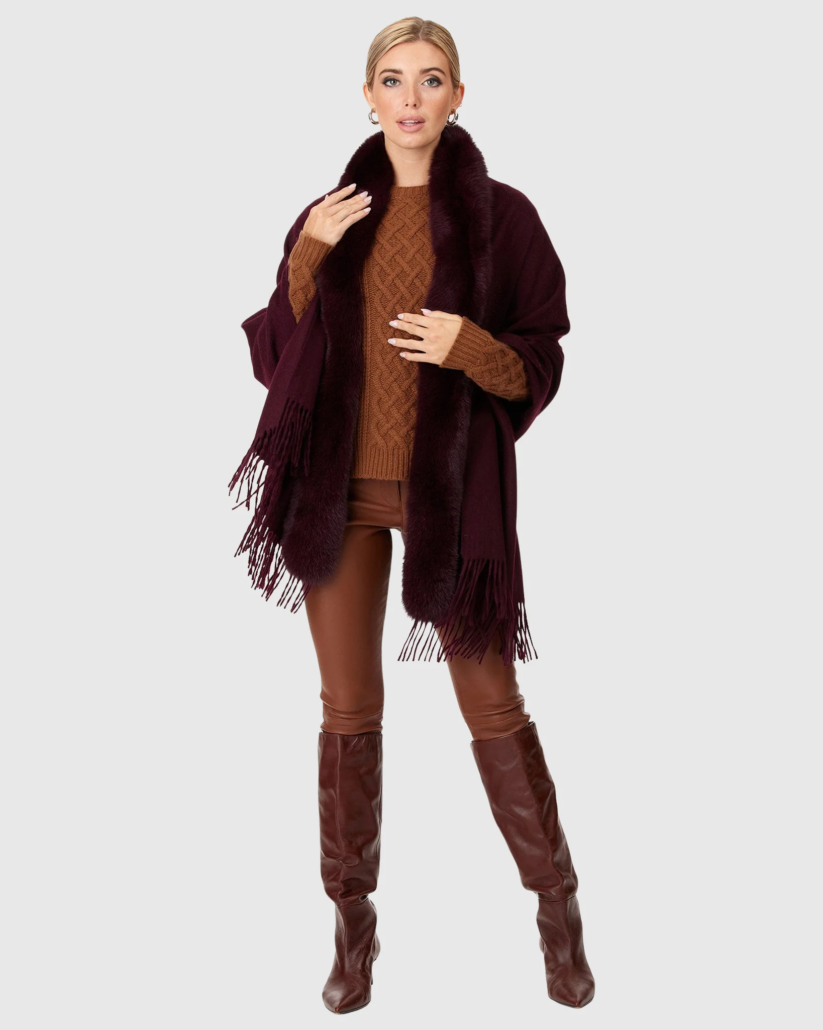 CASHMERE STOLE WITH FOX TRIM - Image 8