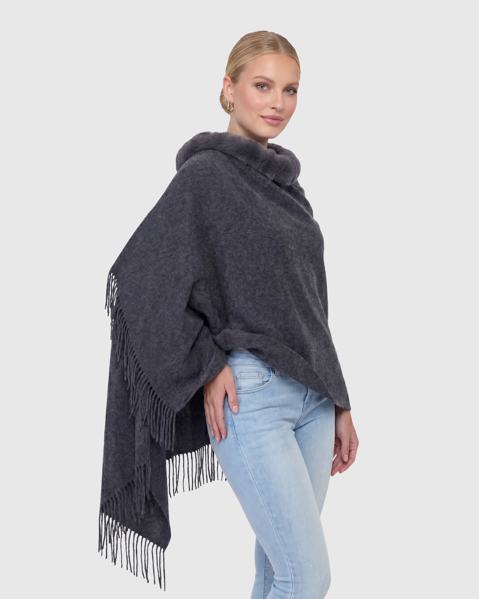 CASHMERE STOLE WITH REX RABBIT SQUARE TRIM - Image 3
