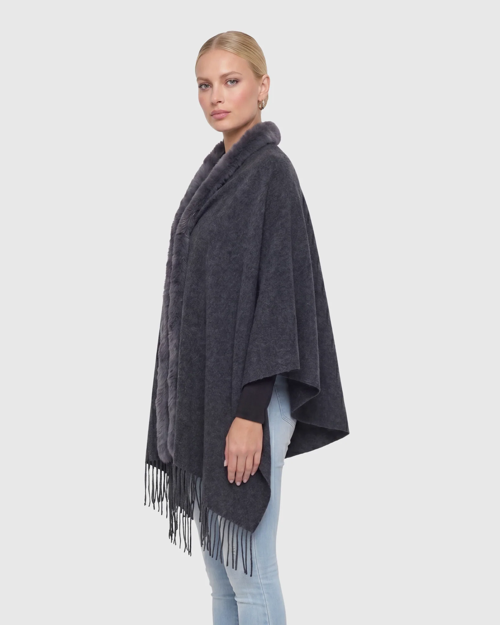 CASHMERE STOLE WITH REX RABBIT SQUARE TRIM - Image 4