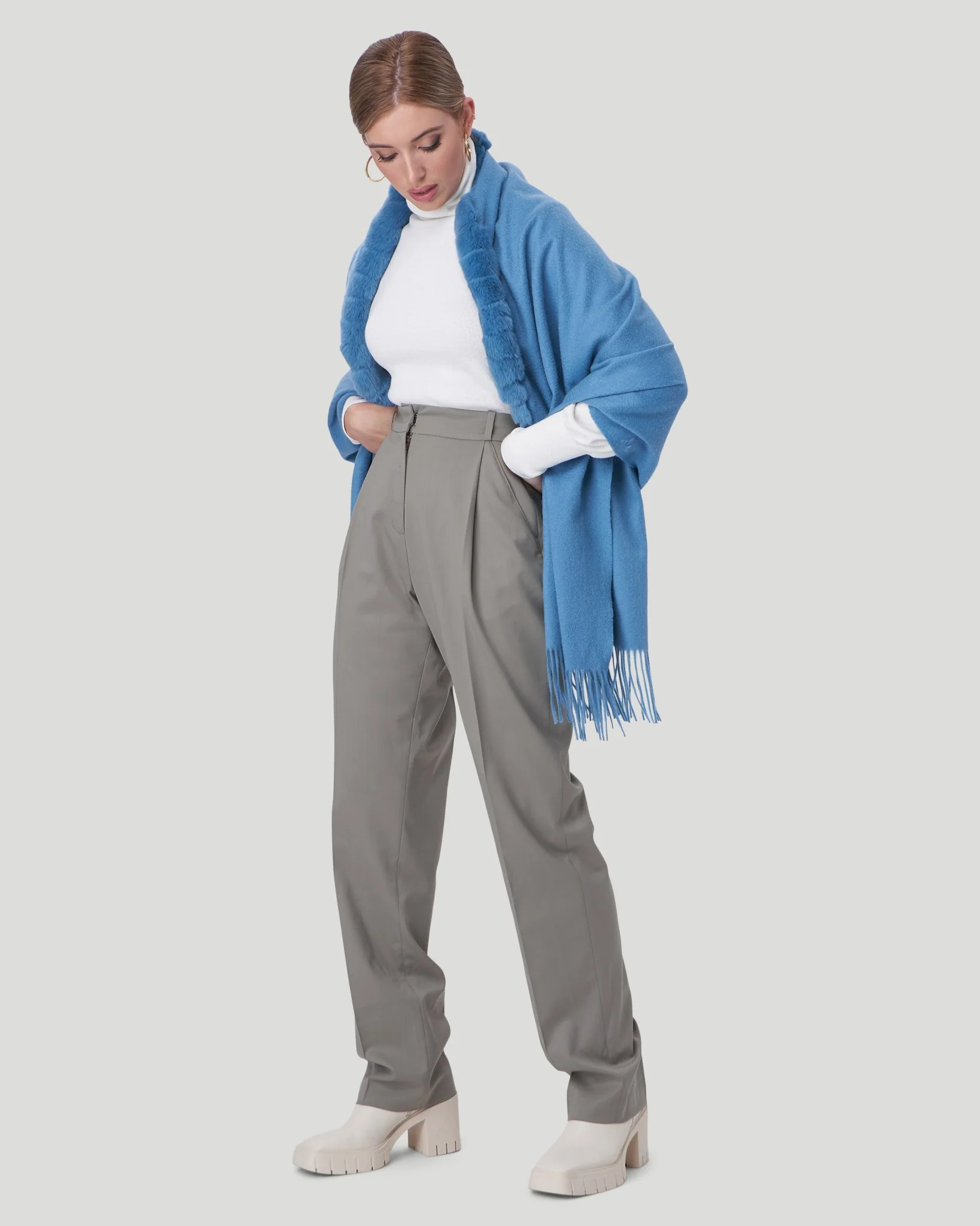 CASHMERE STOLE WITH REX RABBIT SQUARE TRIM - Image 7