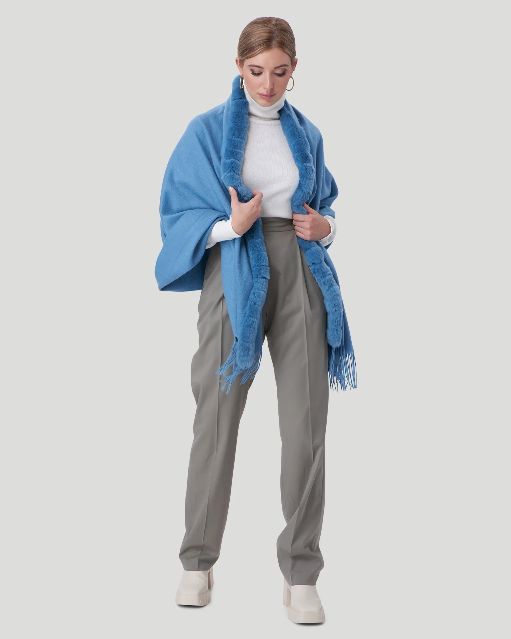 CASHMERE STOLE WITH REX RABBIT SQUARE TRIM - Image 9