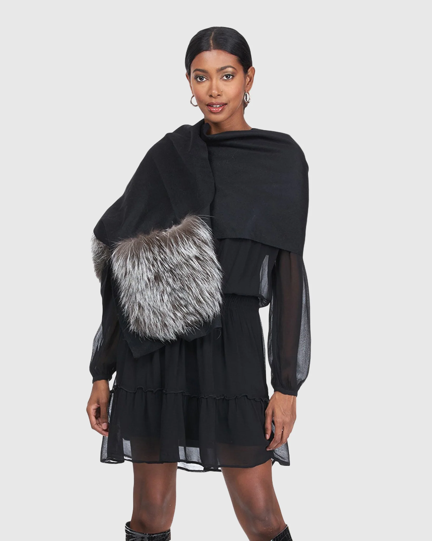 CASHMERE STOLE WITH SILVER FOX FUR PATCH POCKETS - Image 3