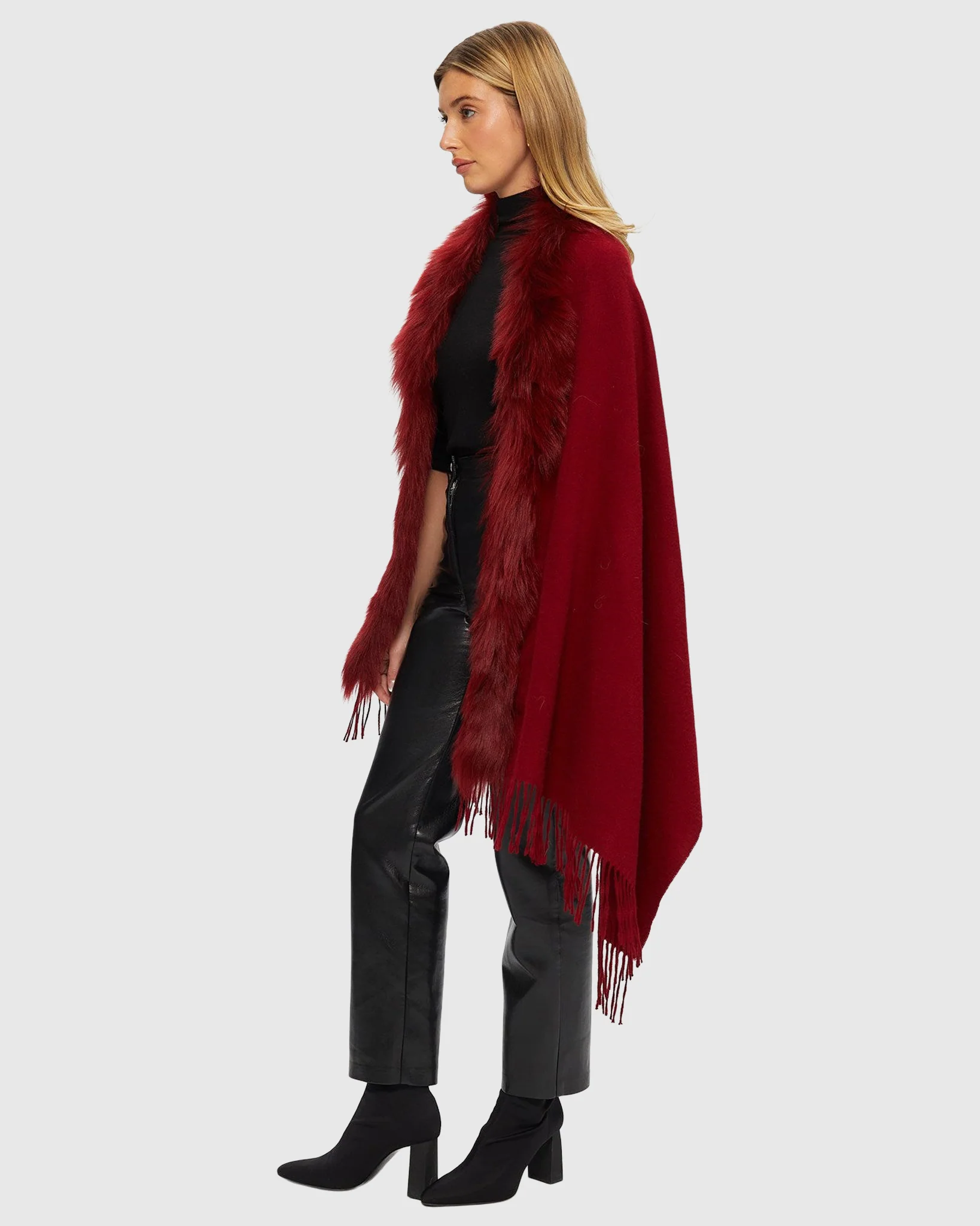 SELECT CASHMERE STOLE WITH TOSCANA LAMB TRIM - Image 11