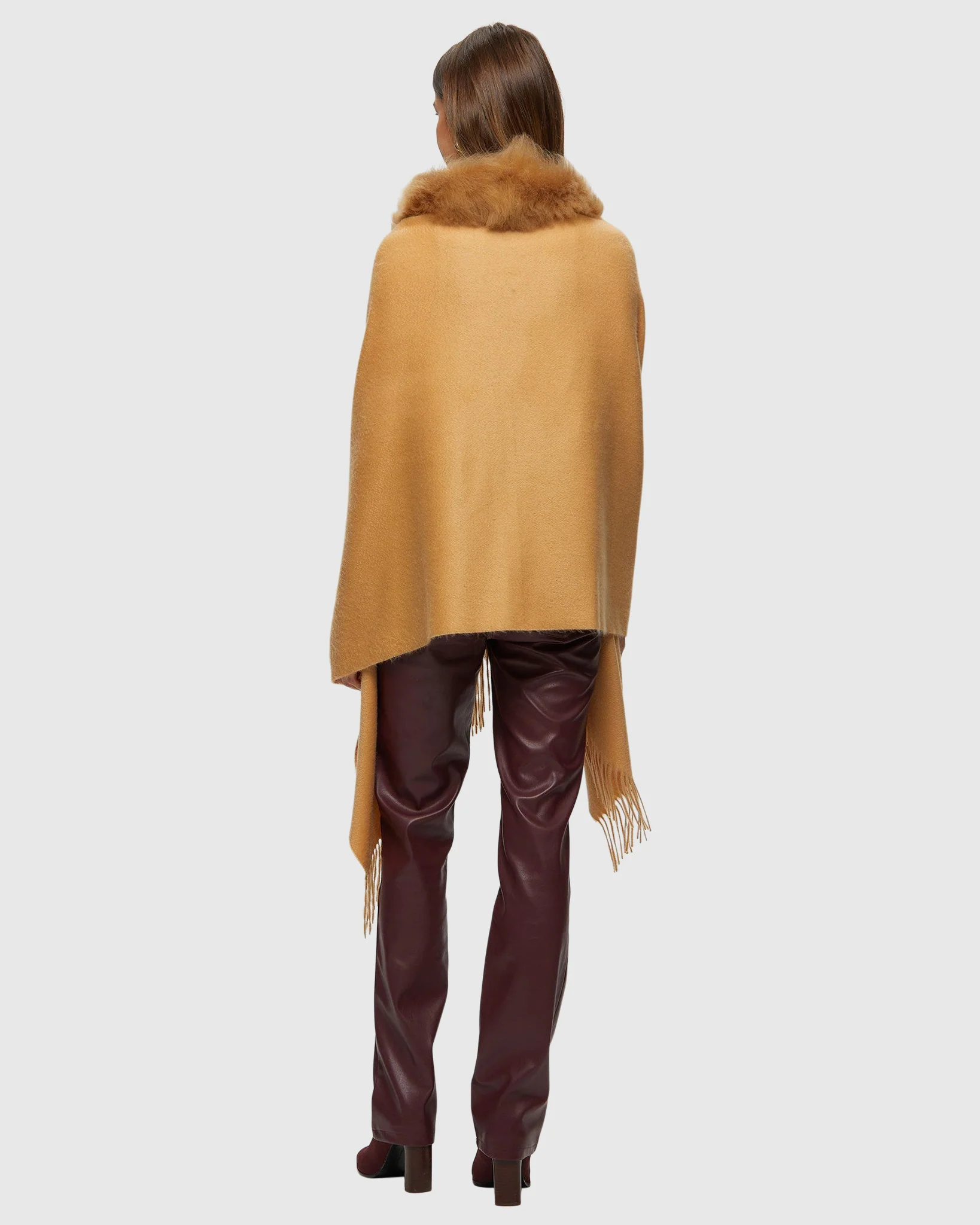 SELECT CASHMERE STOLE WITH TOSCANA LAMB TRIM - Image 4