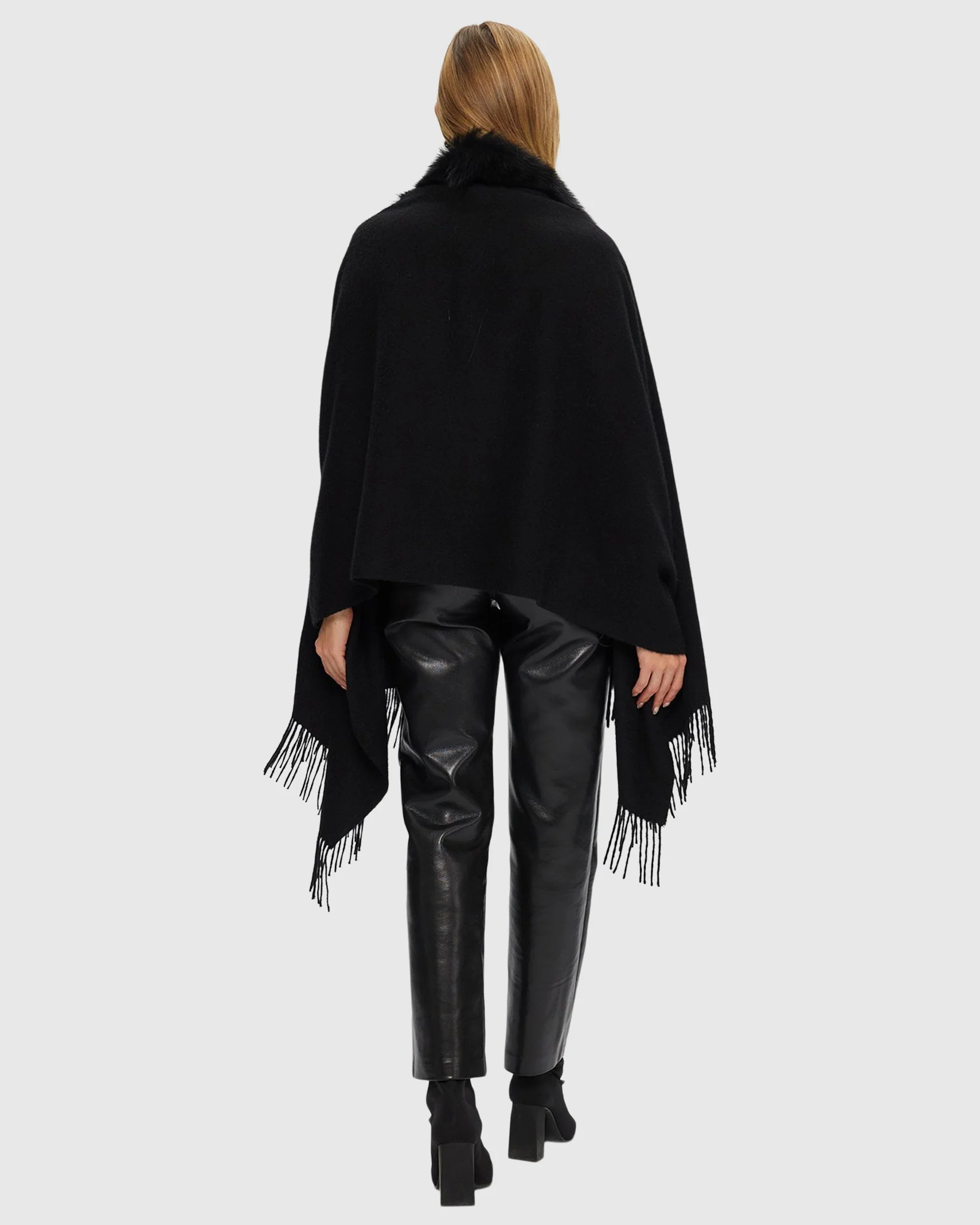 SELECT CASHMERE STOLE WITH TOSCANA LAMB TRIM - Image 9