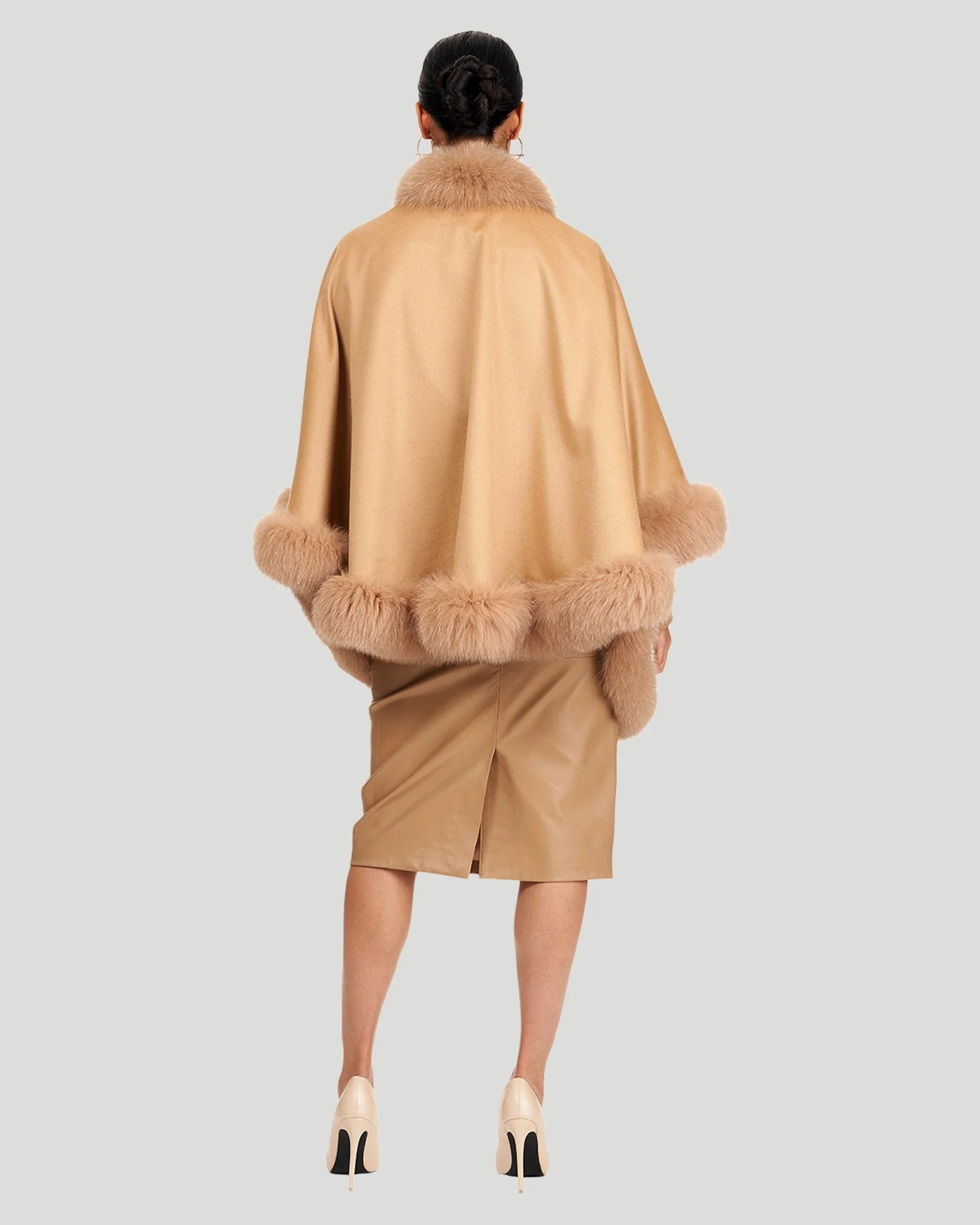 CASHMERE CAPELET WITH FOX TRIM - Image 12