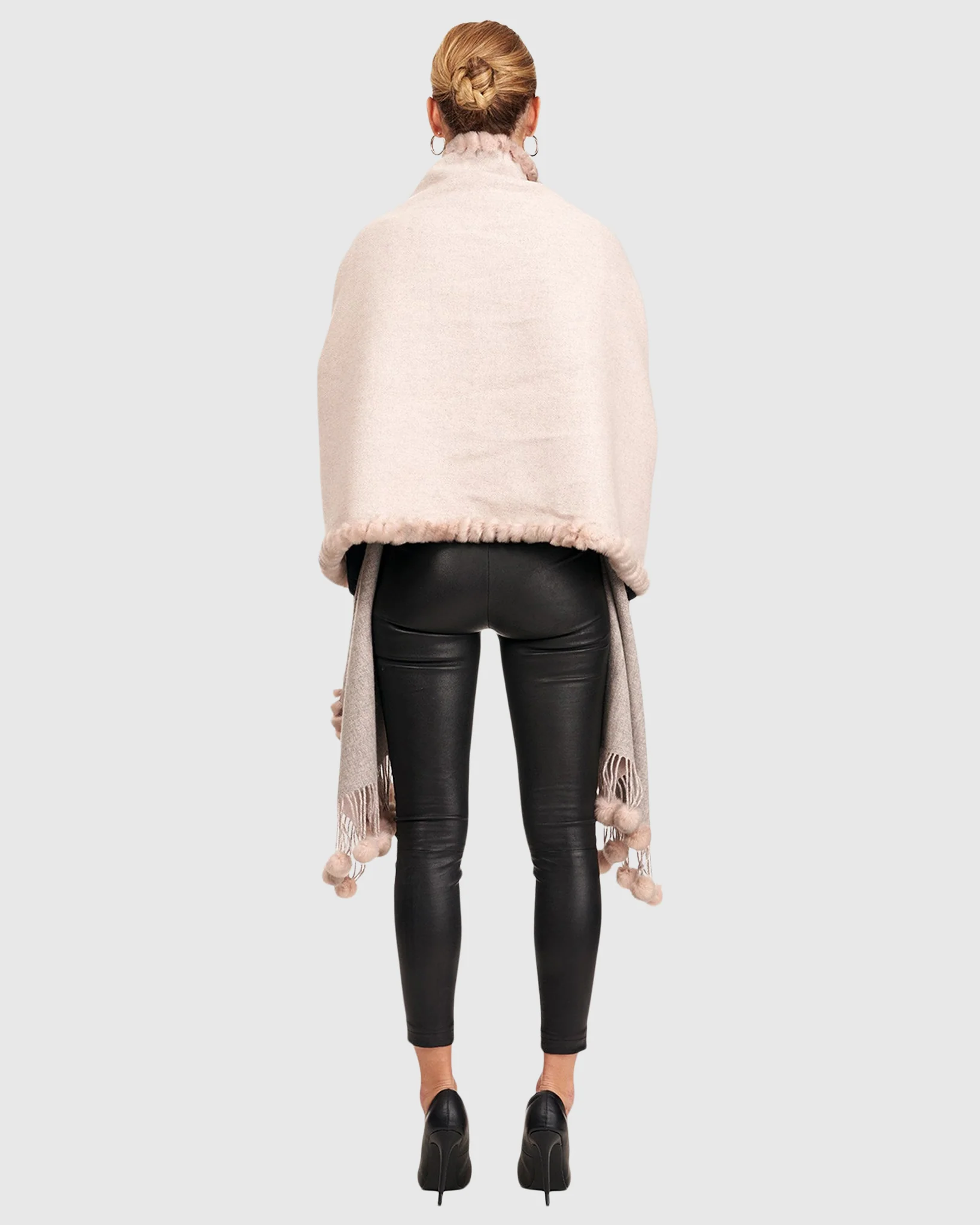 DOUBLE FACE CASHMERE/WOOL STOLE WITH REX RABBIT WHIPSTITCH TOP AND BOTTOM AND POMPOM SIDES - Image 4