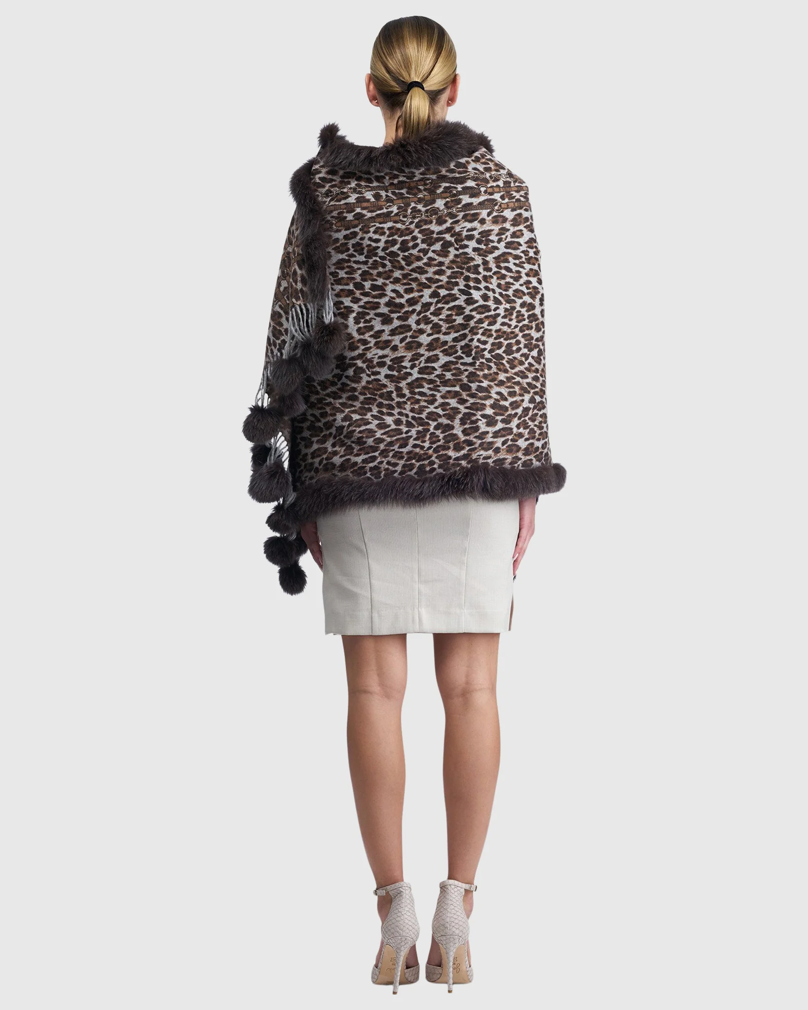 DOUBLE FACE CASHMERE STOLE WITH FOX TRIM TOP AND BOTTOM AND POMPOM SIDES - Image 2