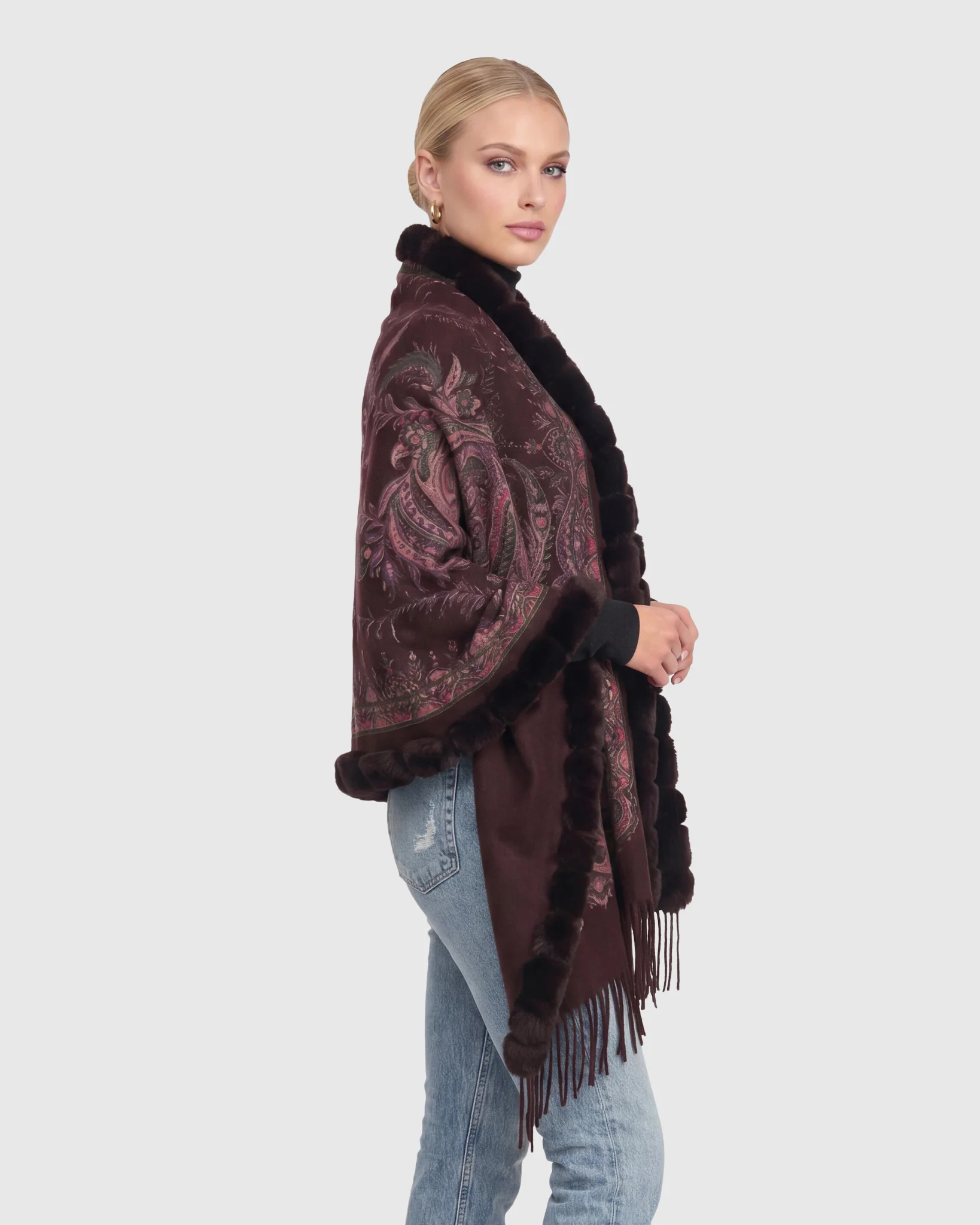 DOUBLE FACE CASHMERE STOLE WITH REX RABBIT SQUARE TOP AND BOTTOM - Image 4