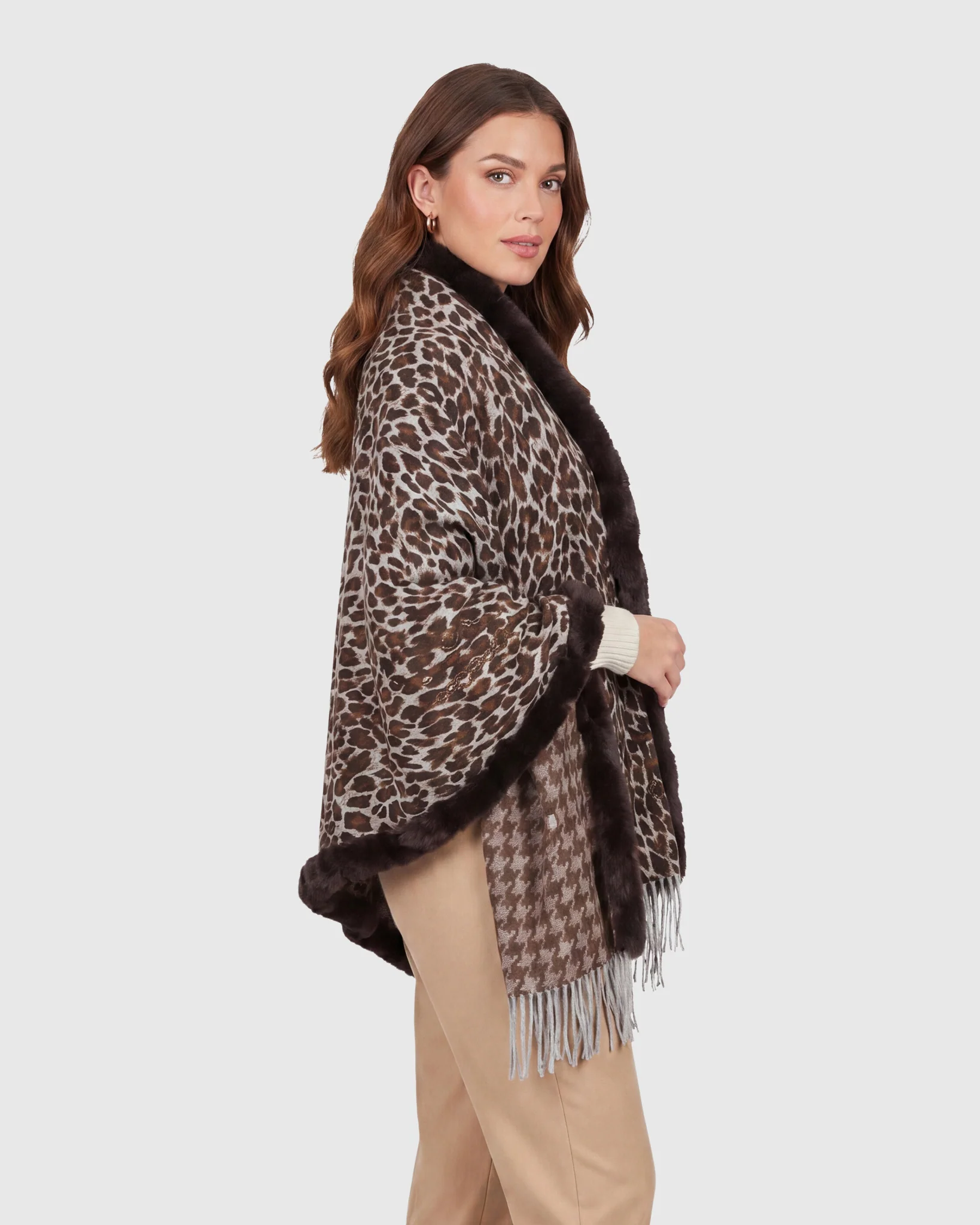 DOUBLE FACE CASHMERE STOLE WITH REX RABBIT SQUARE TOP AND BOTTOM - Image 4