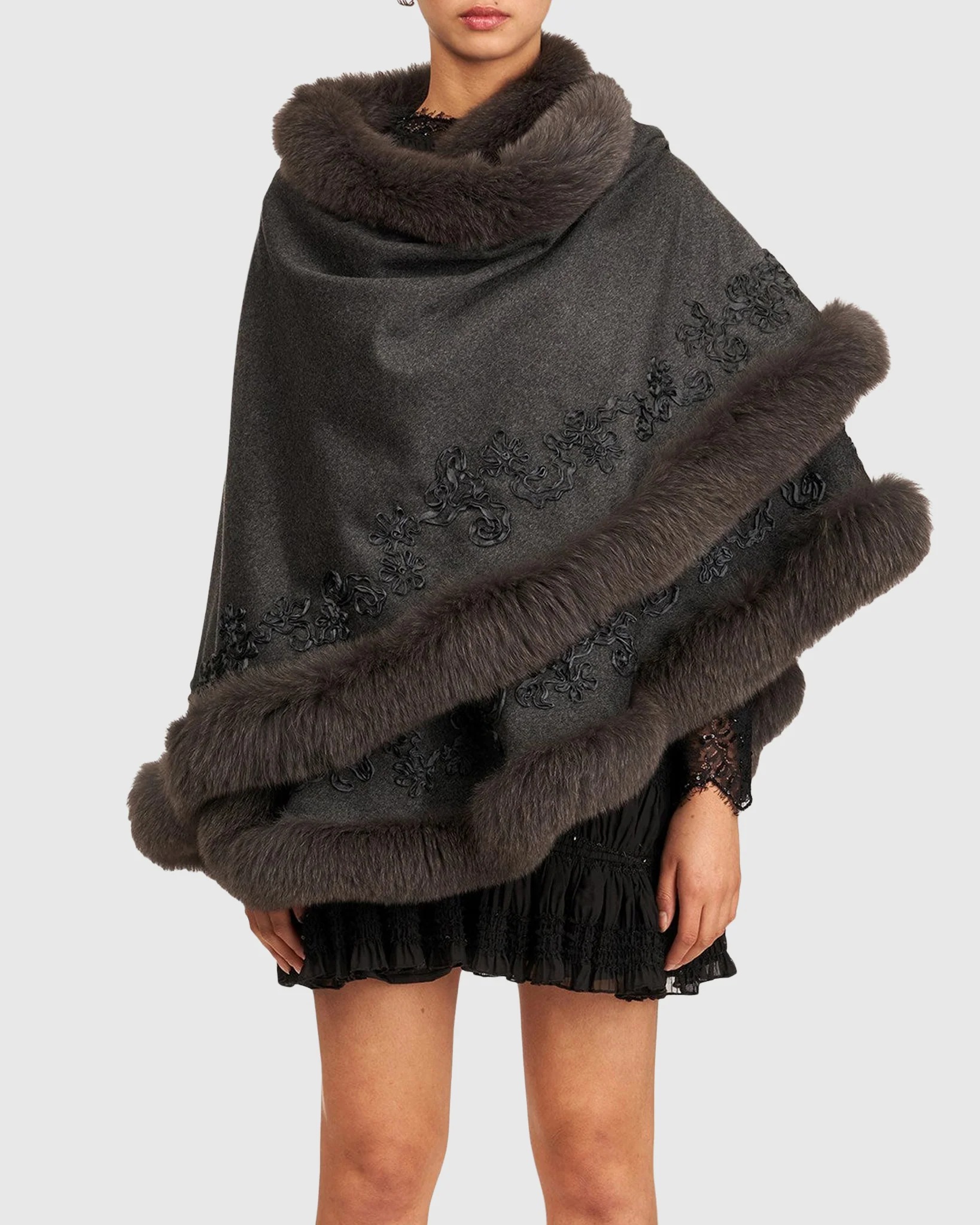 WOOL AND CASHMERE CAPE WITH FOX TRIM AND RIBBON EMBROIDERY - Image 7