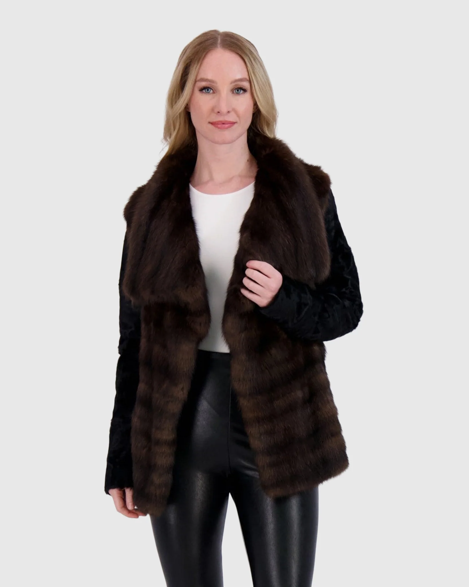 HORIZONTAL SABLE JACKET WITH LAMB SLEEVES - Image 5