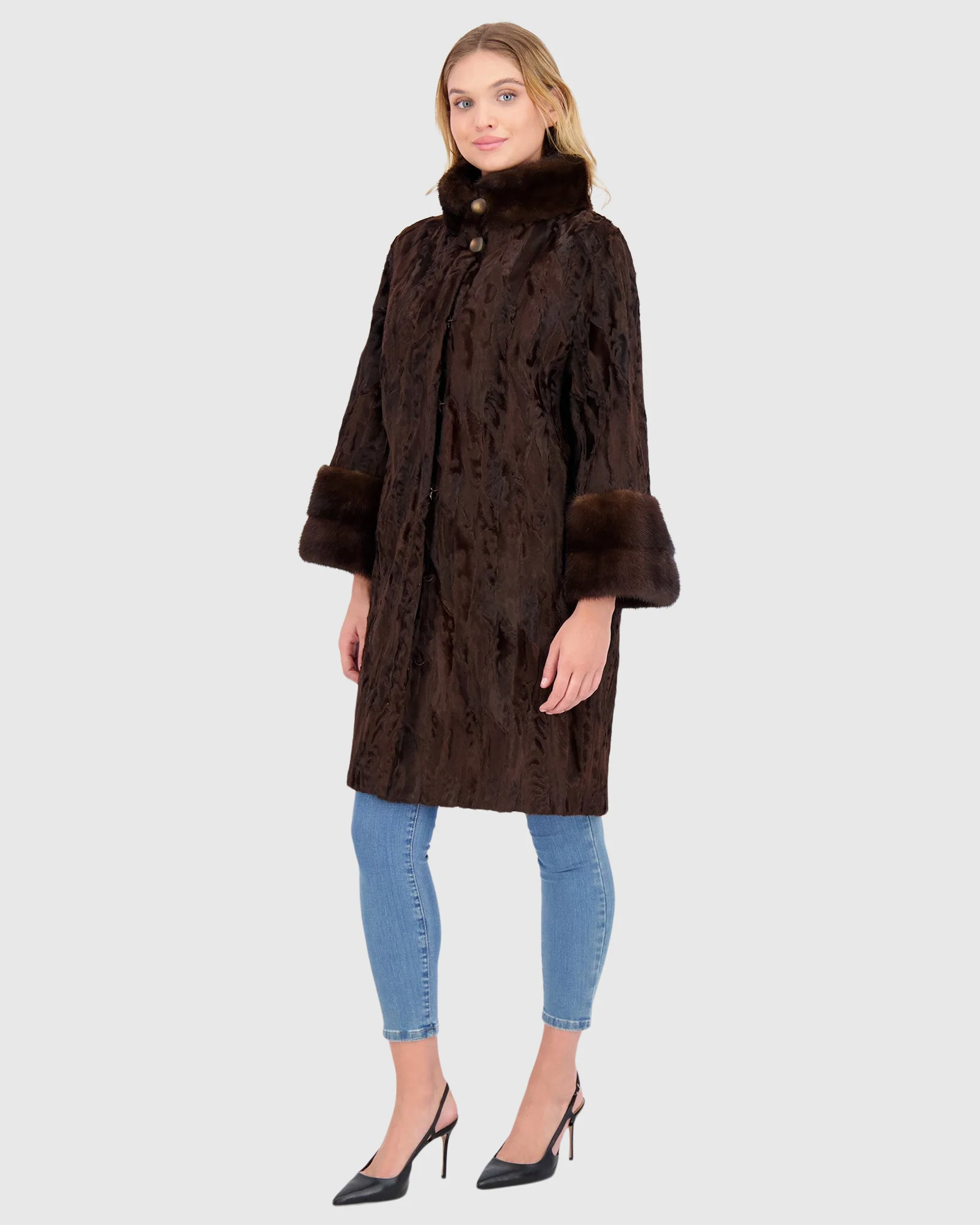 LAMB SECTIONS SHORT COAT WITH MINK STAND COLLAR AND MINK CUFFS - Image 4