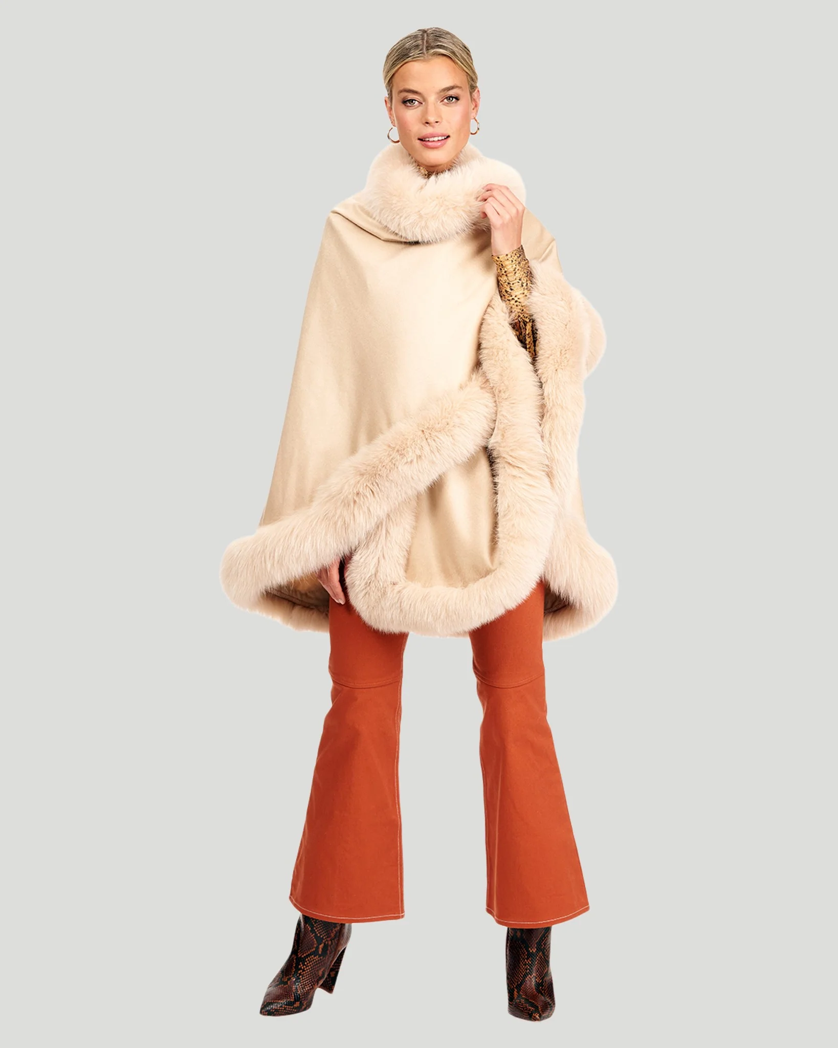 CASHMERE CAPE WITH FOX TRIM - Image 13