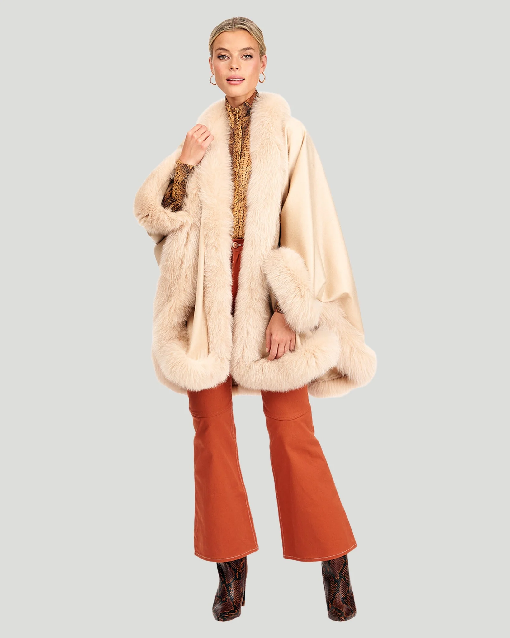 CASHMERE CAPE WITH FOX TRIM - Image 15