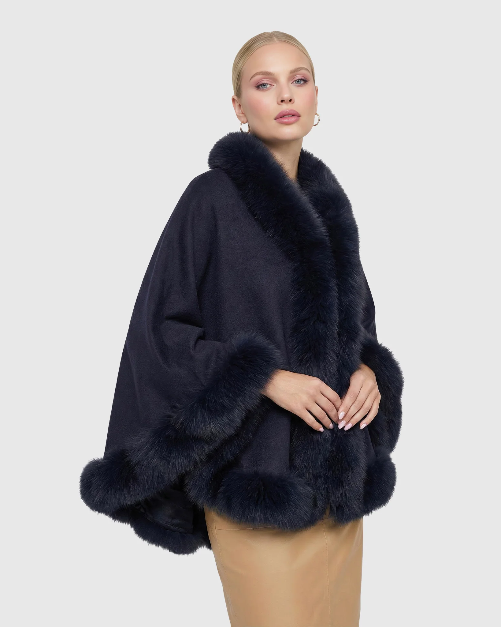 CASHMERE CAPE WITH FOX TRIM - Image 30
