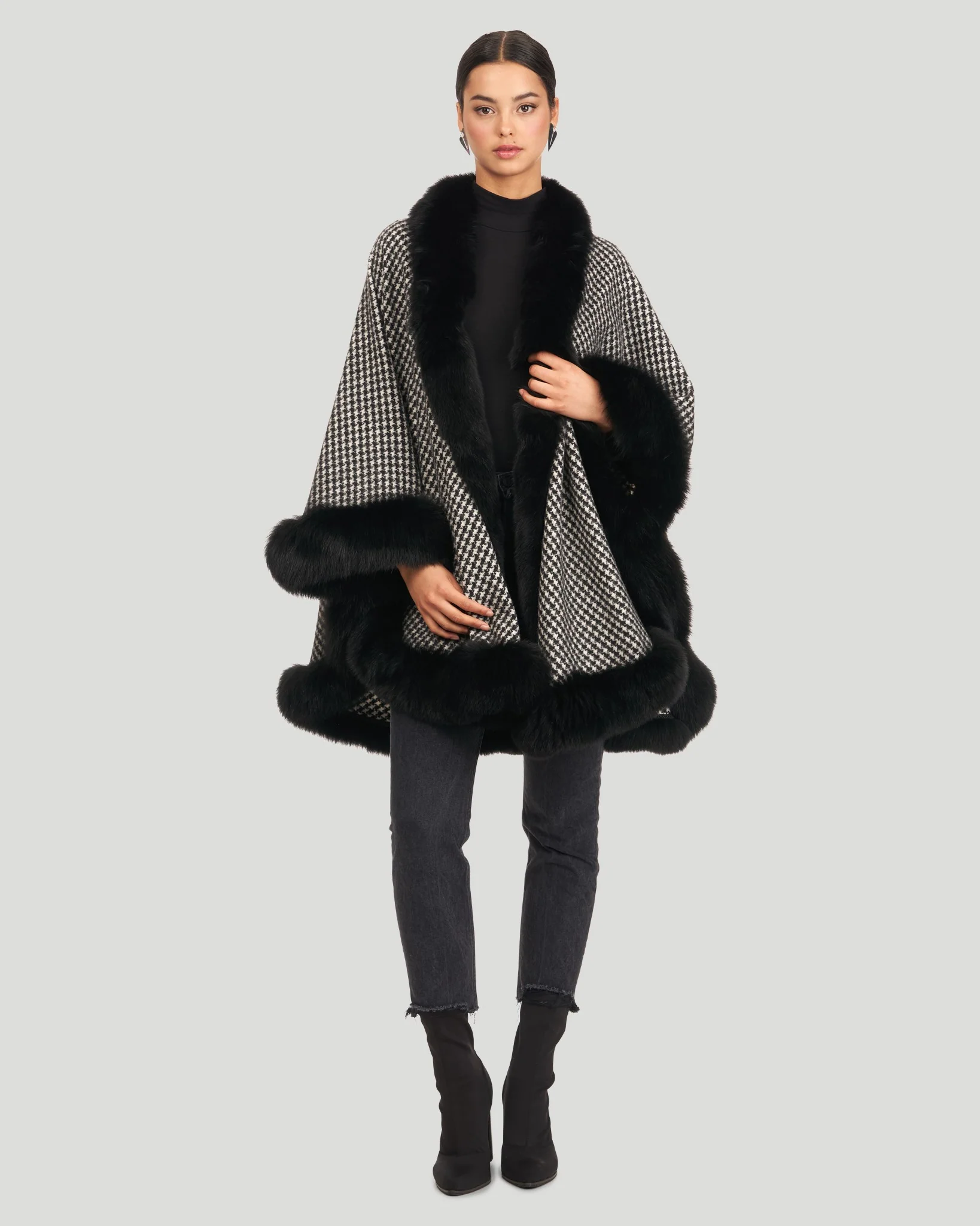 CASHMERE CAPE WITH FOX TRIM - Image 5