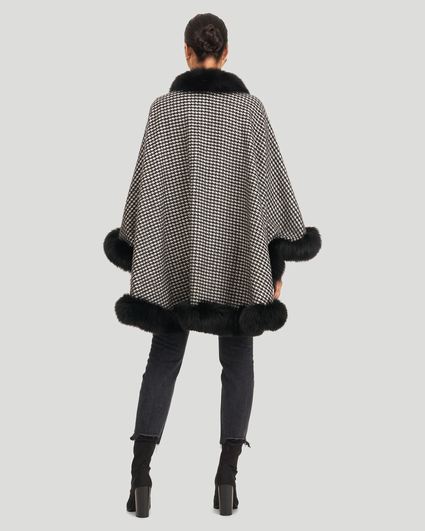 CASHMERE CAPE WITH FOX TRIM - Image 6