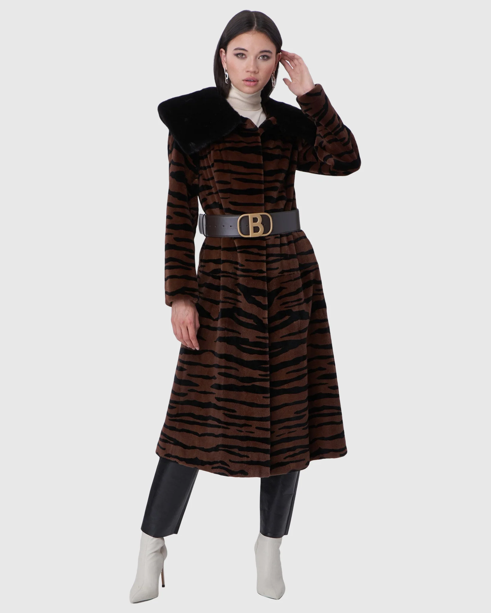 MINK SHORT COAT - Image 2