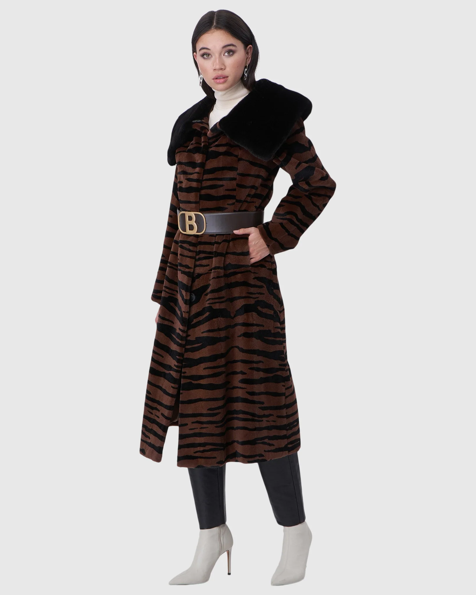 MINK SHORT COAT - Image 3
